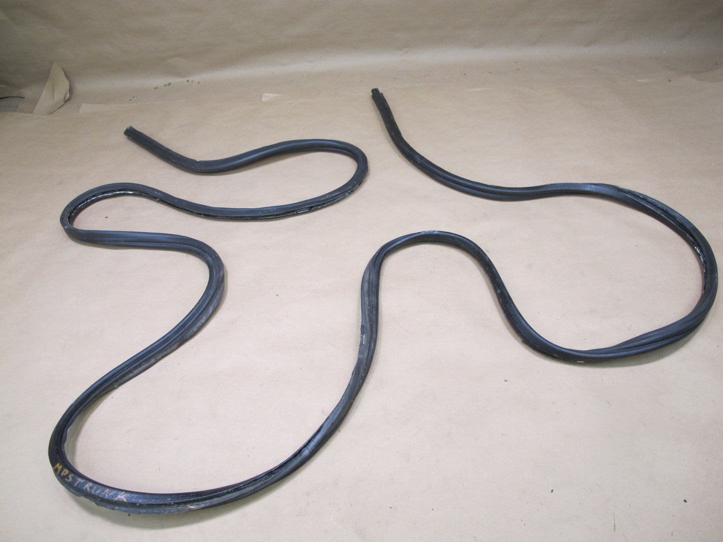 86-89 Porsche 944 Rear Trunk Lid Tailgate Liftgate Weatherstrip Seal OEM