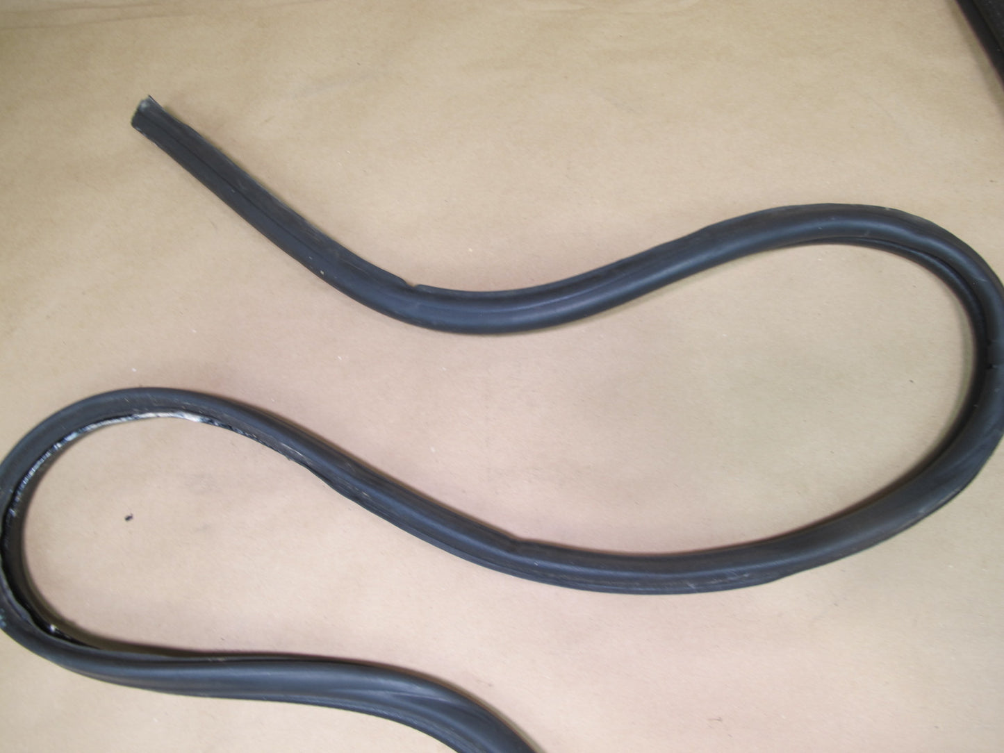 86-89 Porsche 944 Rear Trunk Lid Tailgate Liftgate Weatherstrip Seal OEM