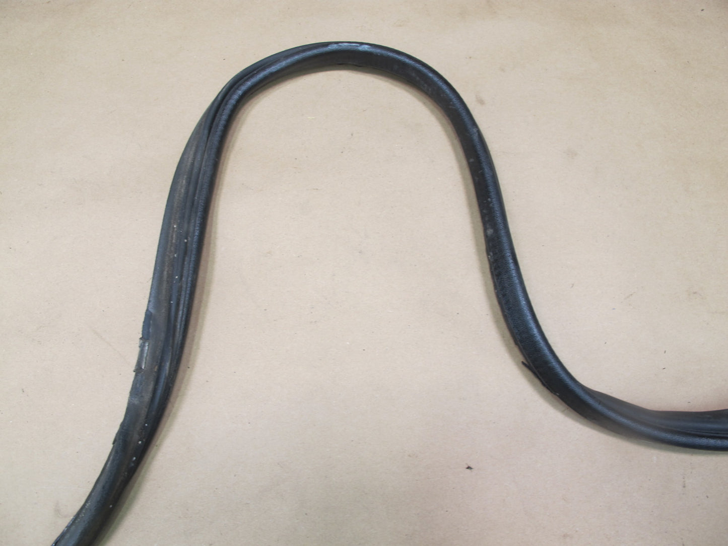 86-89 Porsche 944 Rear Trunk Lid Tailgate Liftgate Weatherstrip Seal OEM