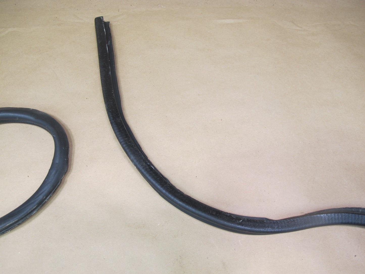 86-89 Porsche 944 Rear Trunk Lid Tailgate Liftgate Weatherstrip Seal OEM