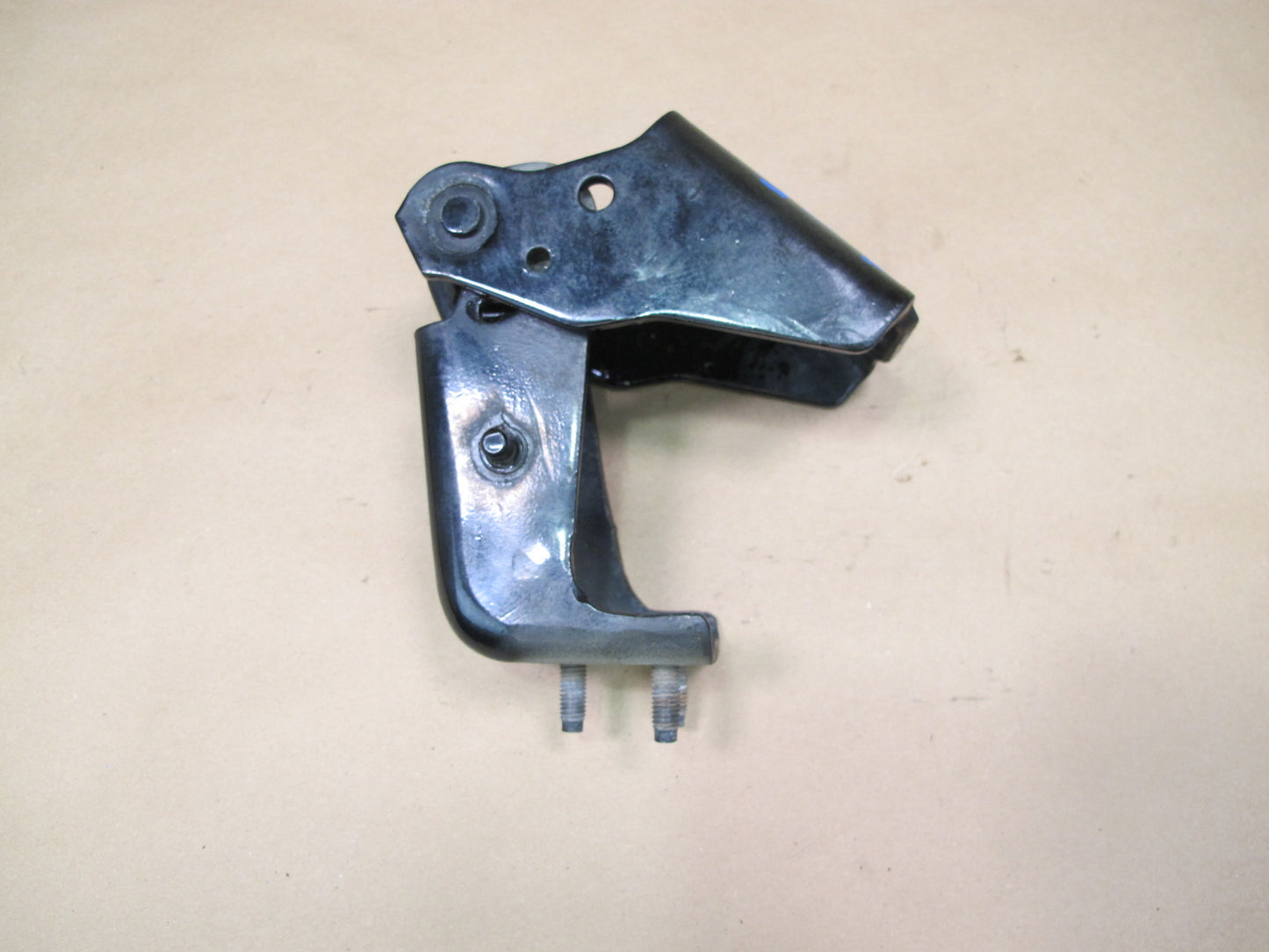 2003-2009 Hummer H2 Front Left Hood Bonnet Hinge Support