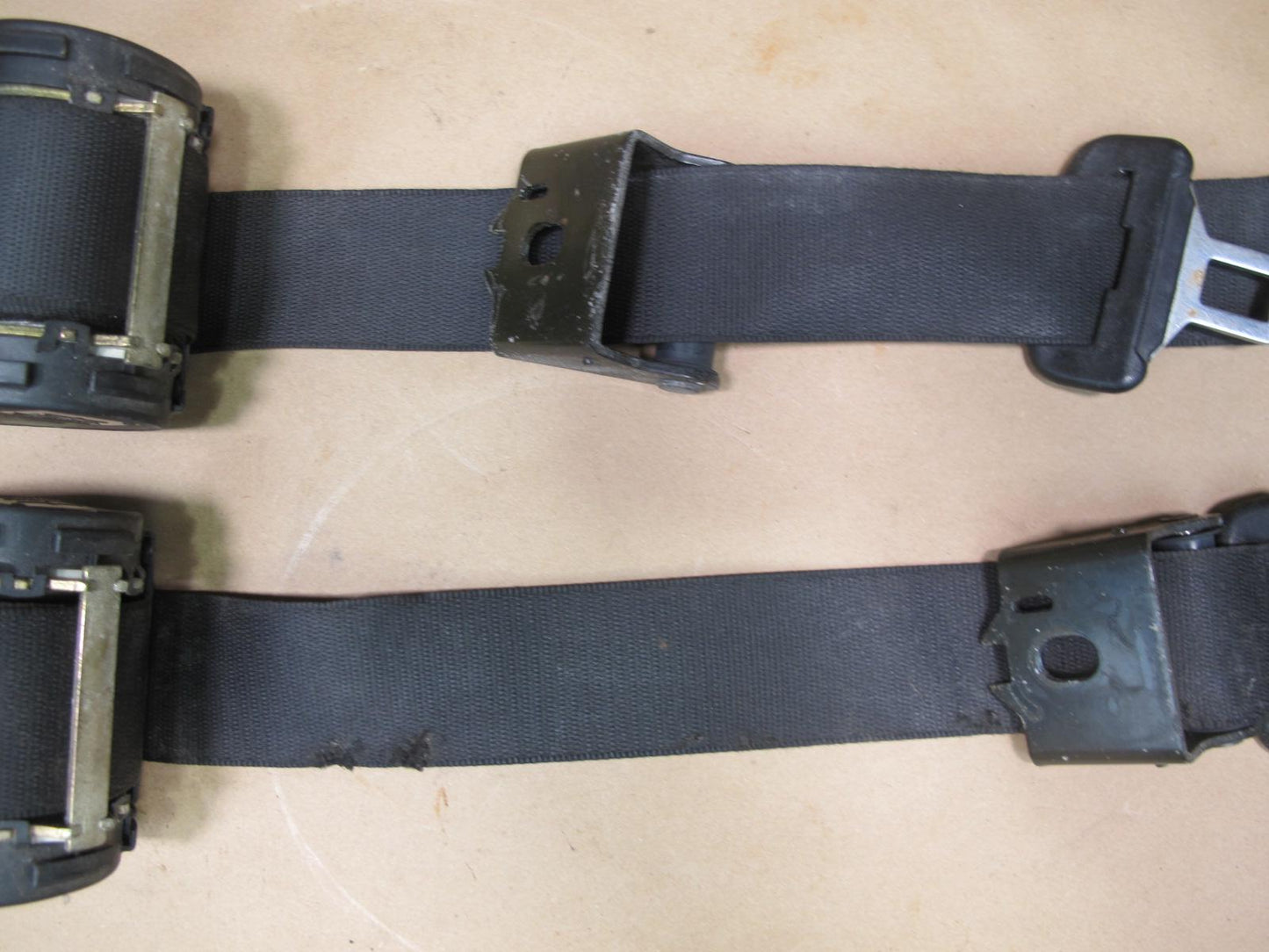 87-91 BMW E30 CONVERTIBLE REAR LEFT & RIGHT SIDE SEATBELT RETRACTOR SET OEM