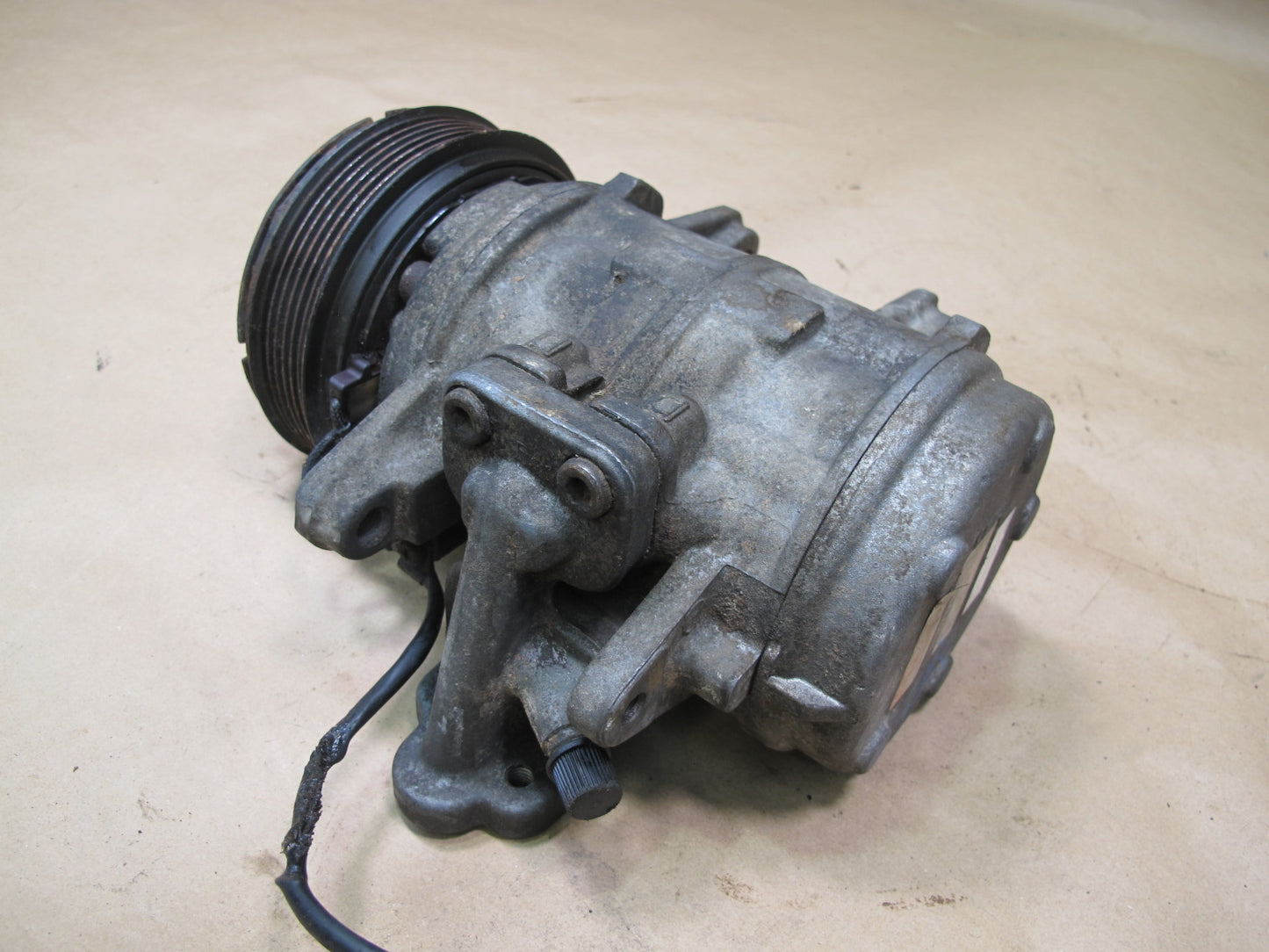 86-89 Porsche 944 924 S 2.5L AC Air Condition Compressor 9704729-416 OEM