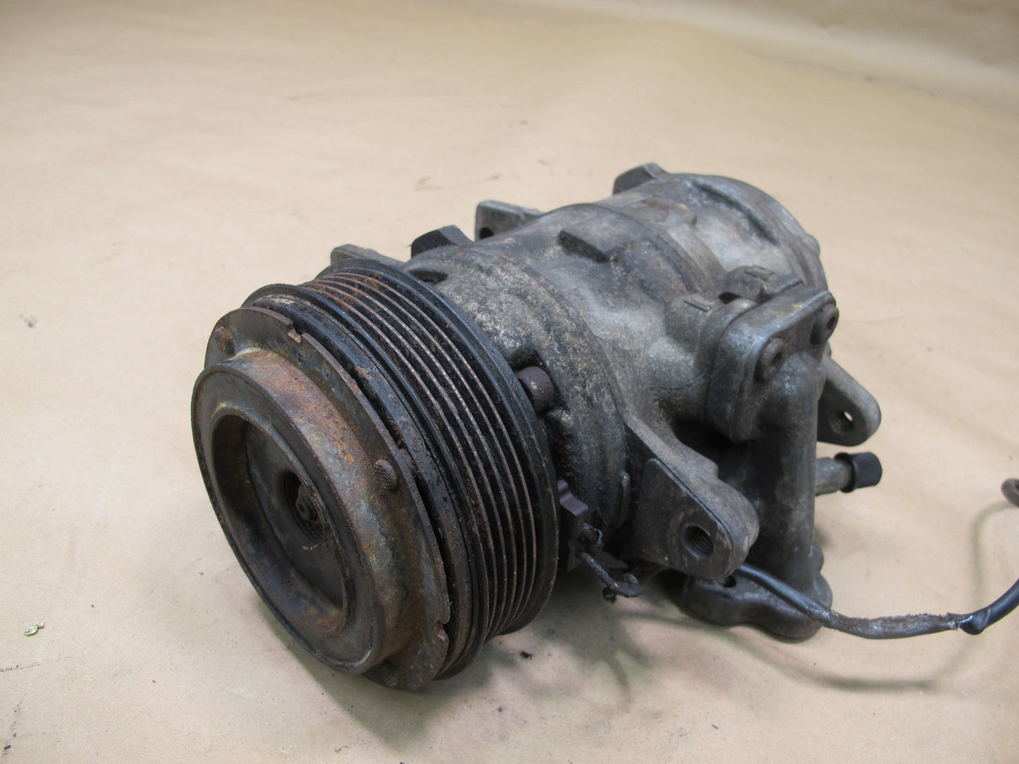 86-89 Porsche 944 924 S 2.5L AC Air Condition Compressor 9704729-416 OEM