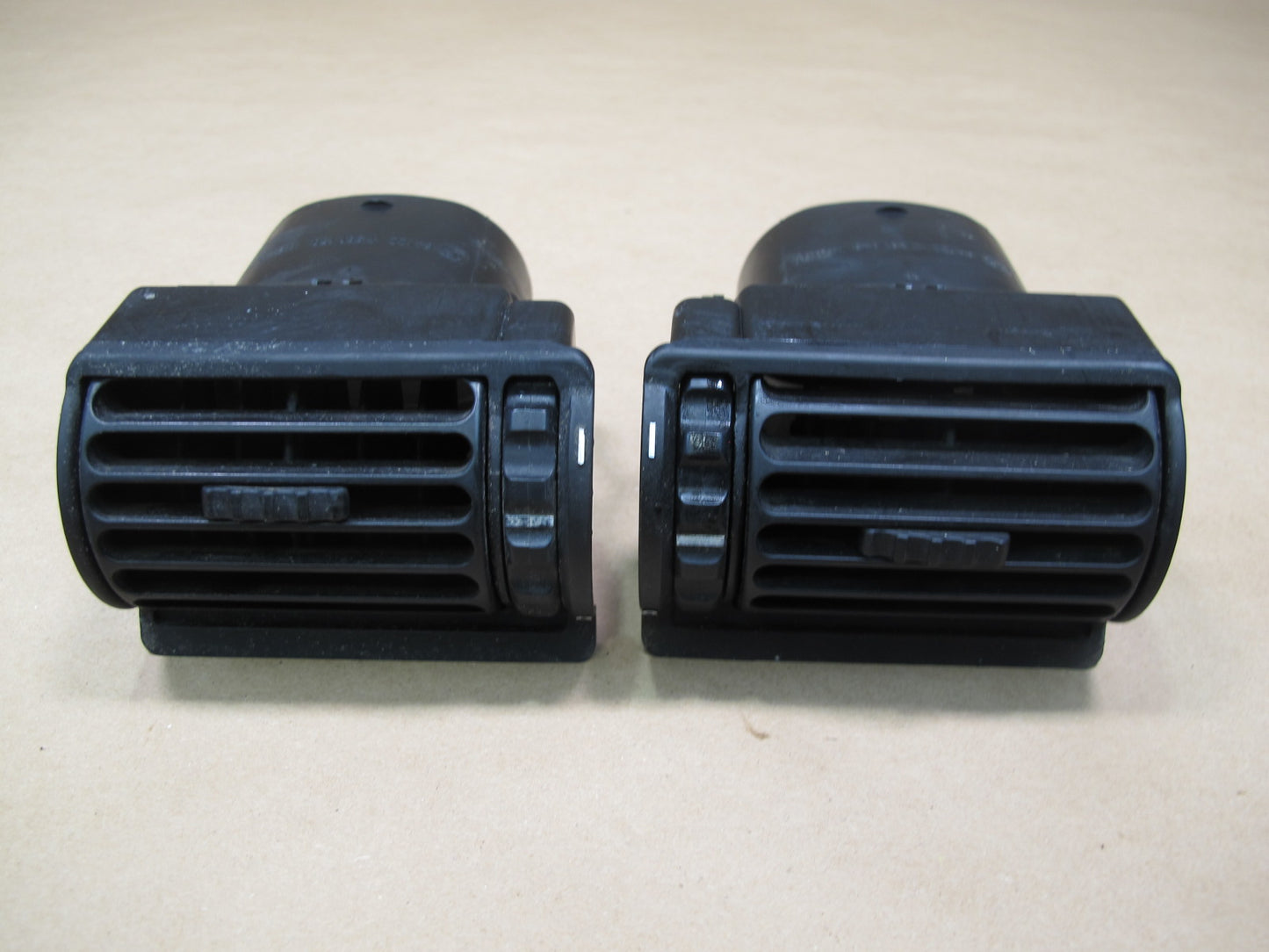 87-91 BMW E30 3-SERIES Set of 2 Dash Front Left & Right A/C Air Vent OEM