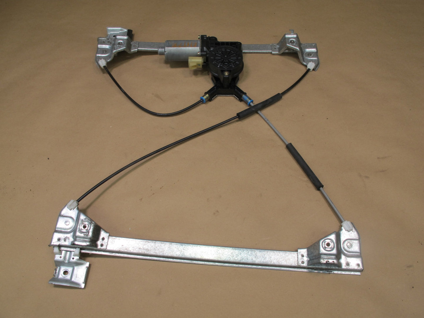 2003-2009 Hummer H2 Front Right Door Window Regulator w Motor