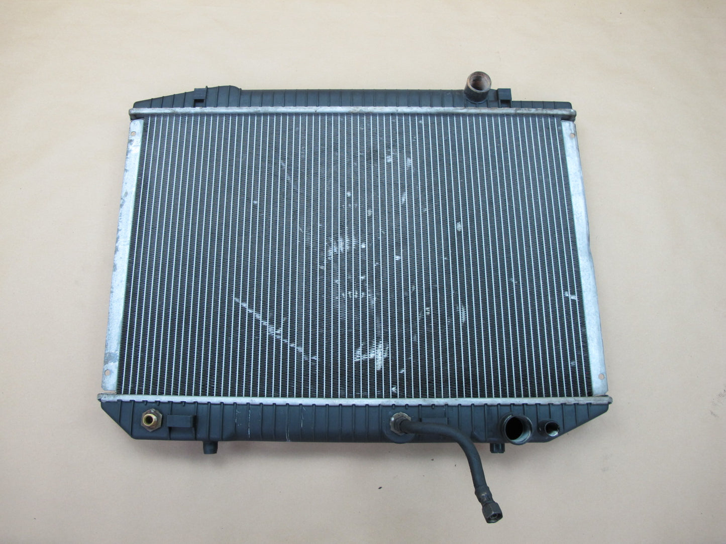 86-89 Mercedes W126 560SL 560SEC 560SEL M117 Engine Cooling Radiator OEM