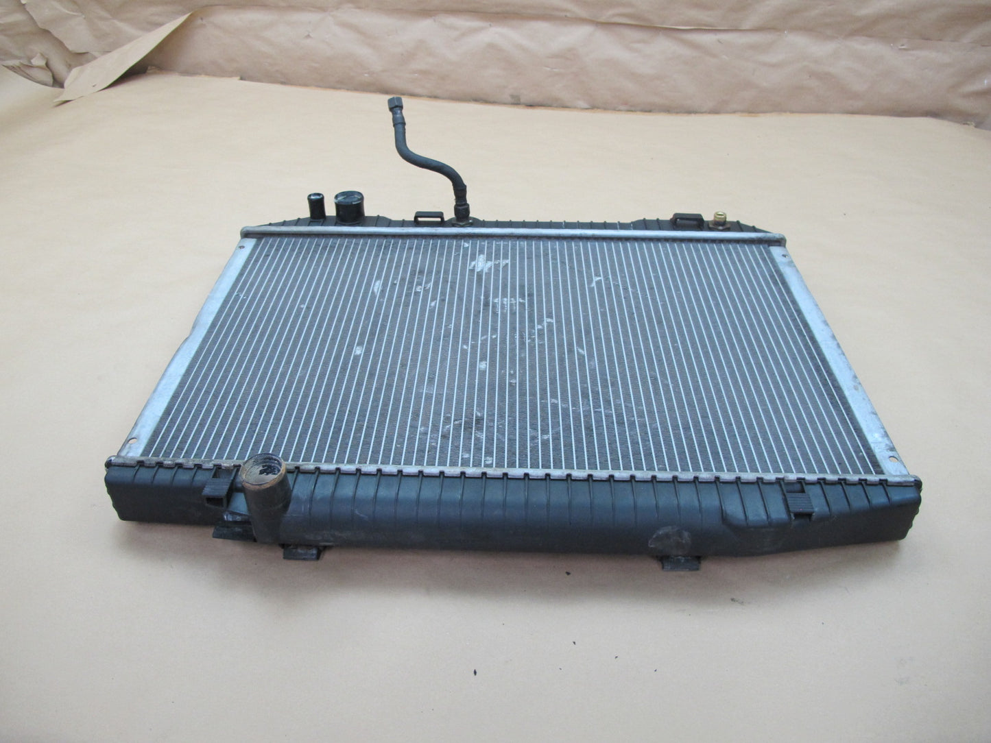 86-89 Mercedes W126 560SL 560SEC 560SEL M117 Engine Cooling Radiator OEM