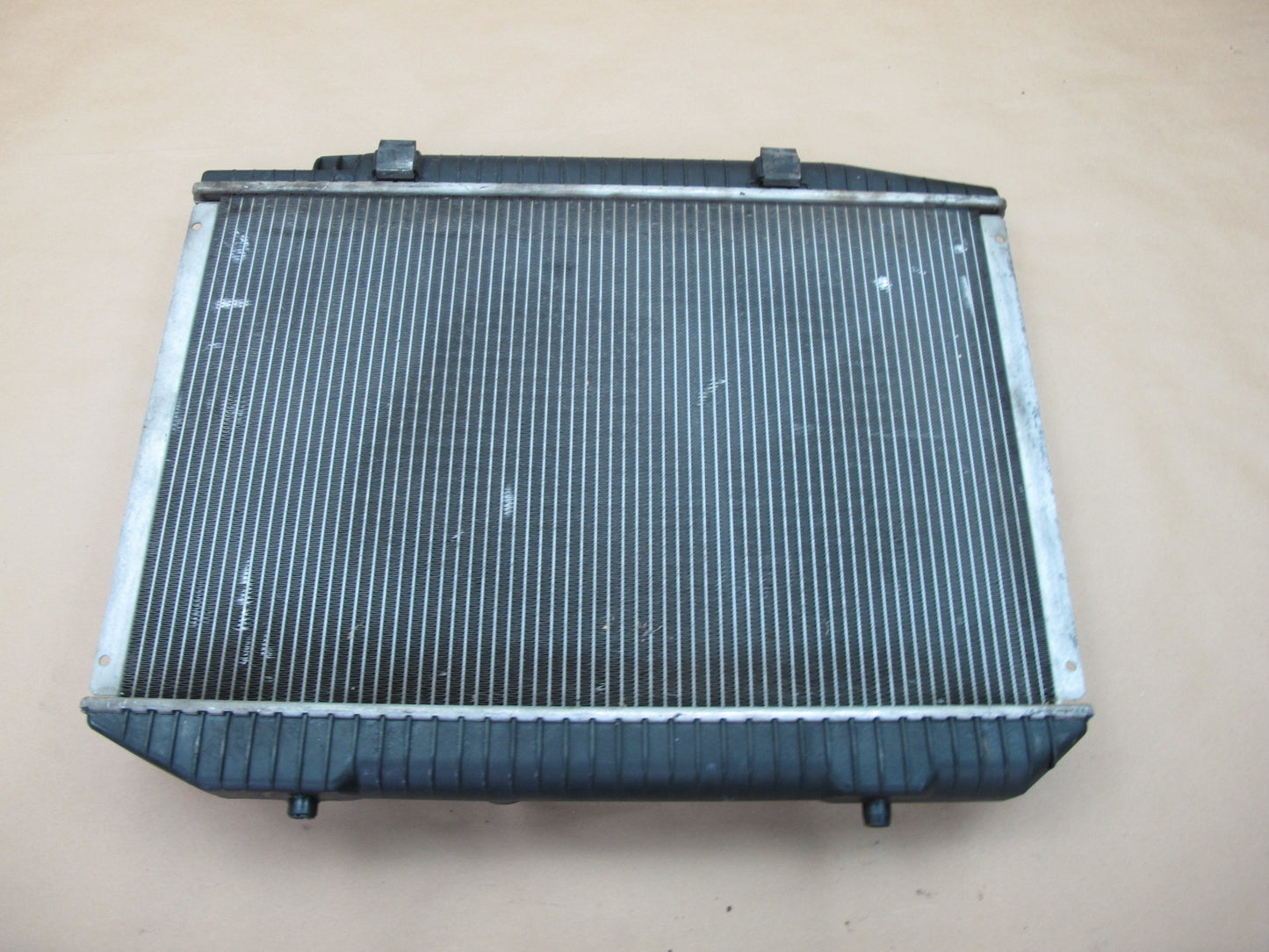 86-89 Mercedes W126 560SL 560SEC 560SEL M117 Engine Cooling Radiator OEM