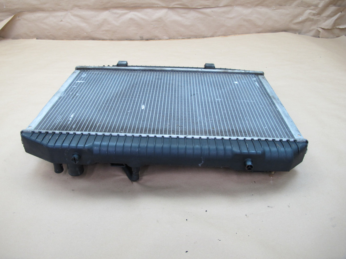 86-89 Mercedes W126 560SL 560SEC 560SEL M117 Engine Cooling Radiator OEM