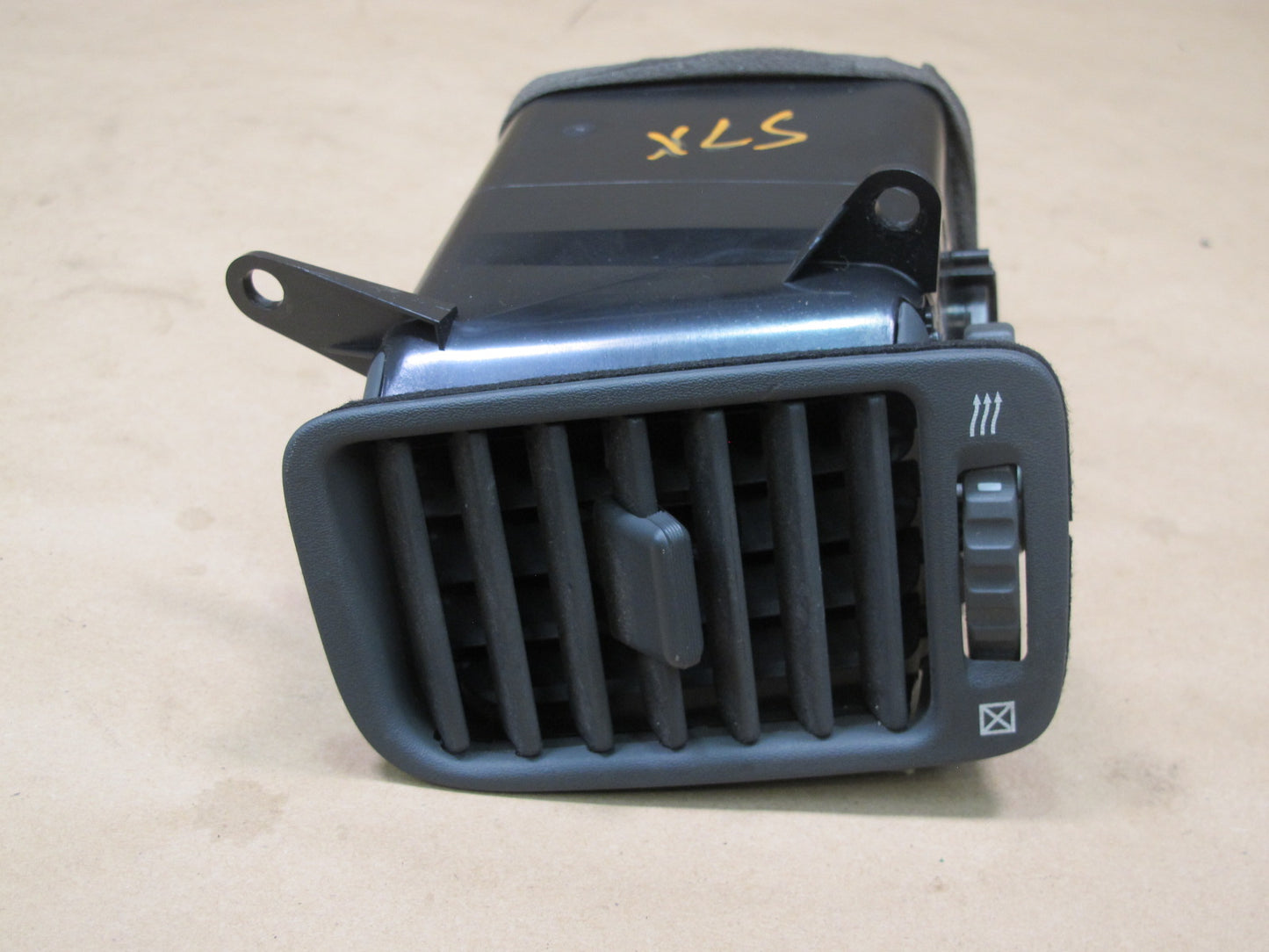 98-00 Lexus UCF20L LS400 Set of 2 Dash Left & Right AC Heater Air Vent OEM