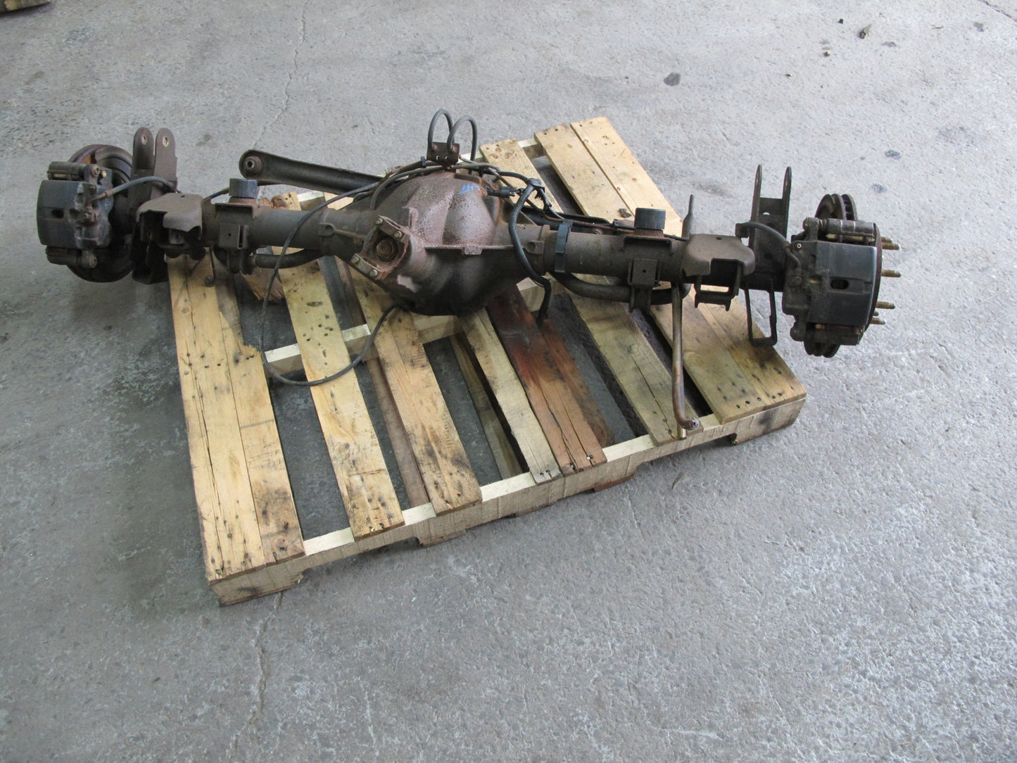 2003-2005 Hummer H2 AWD 6.0L Rear Axle Differential W/ Caliper & Axle Shafts Set