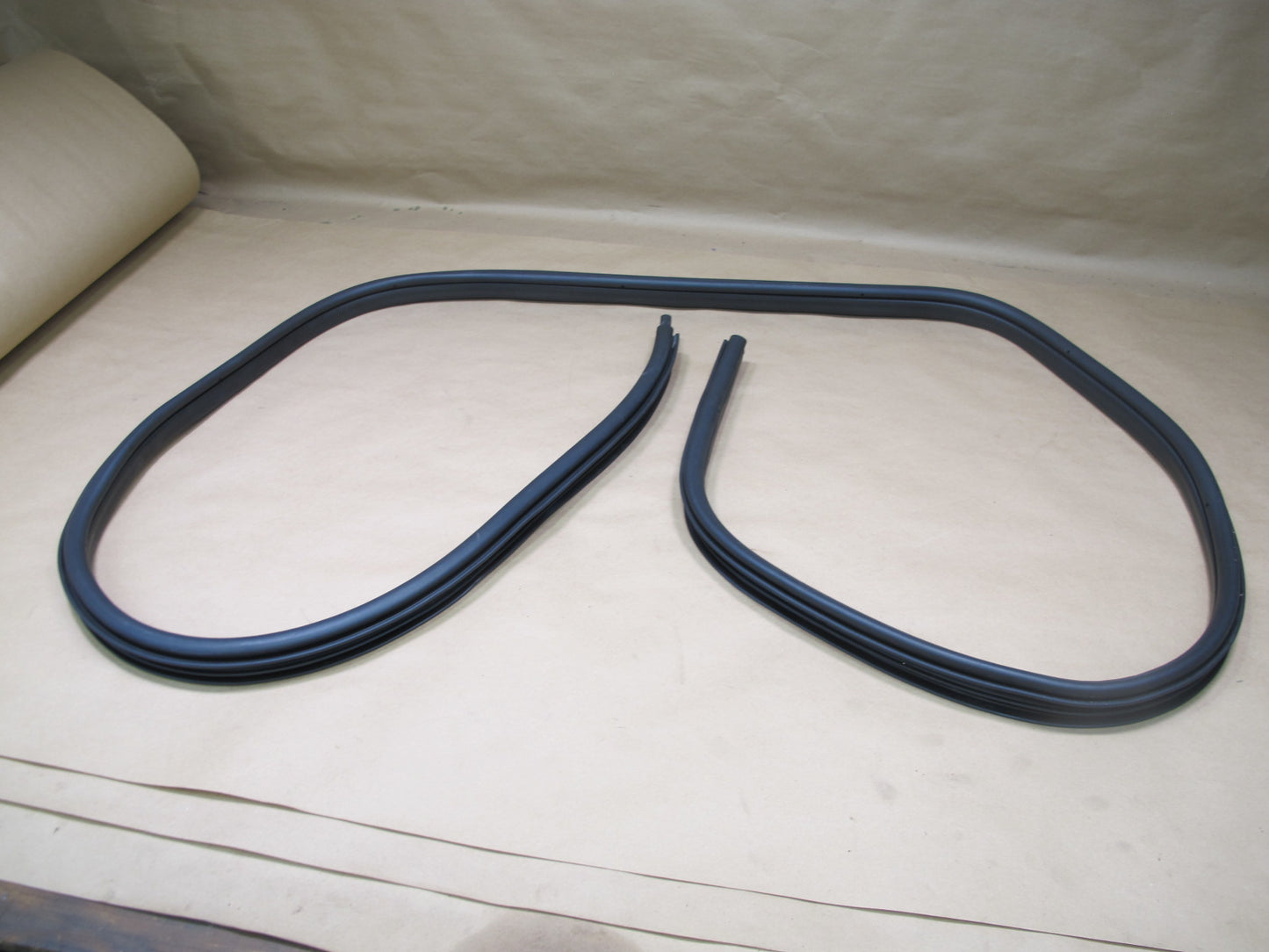 2003-2009 Hummer H2 Rear Right Passenger Side Door Weatherstrip Rubber Seal