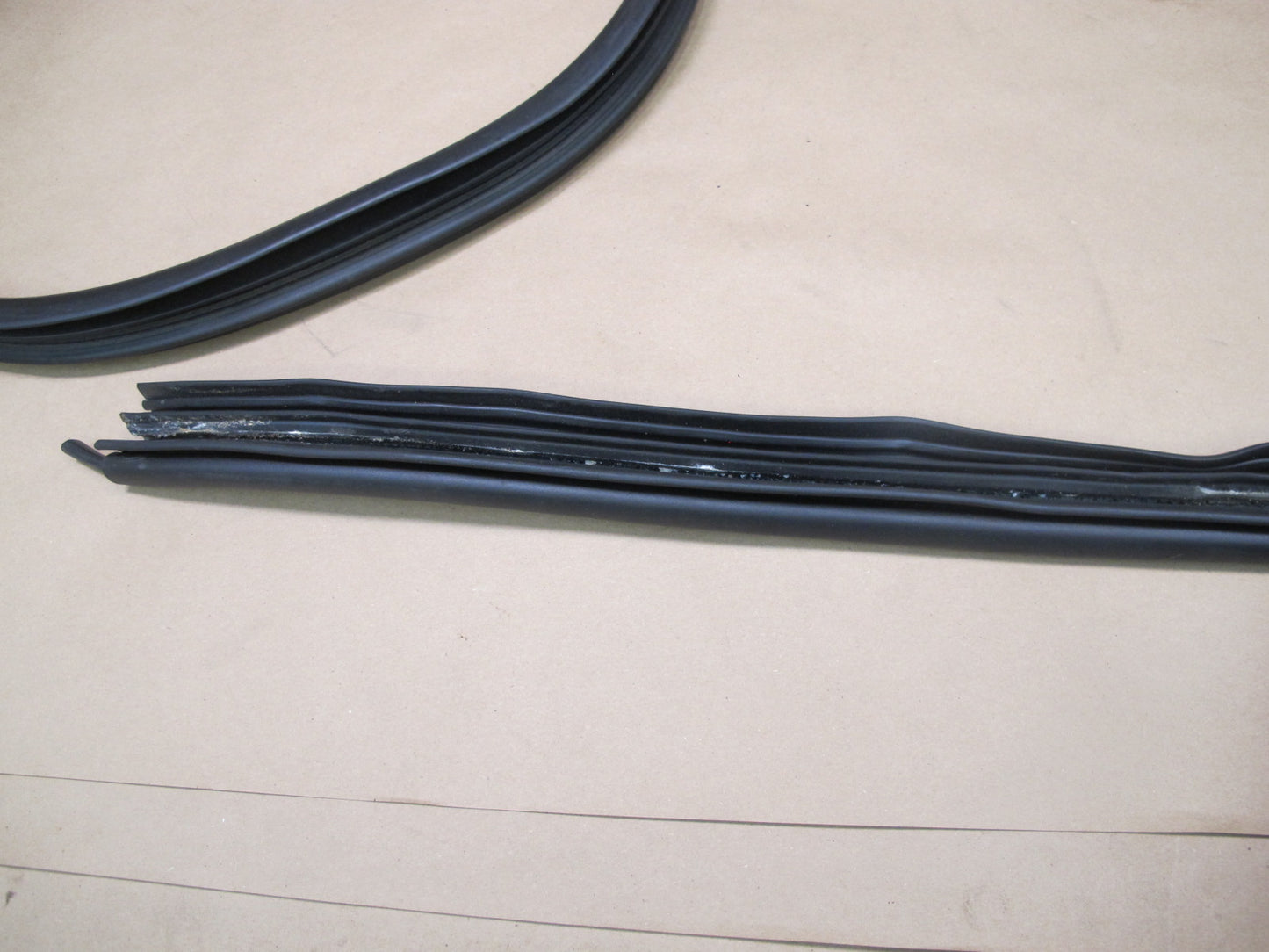 2003-2009 Hummer H2 Rear Right Passenger Side Door Weatherstrip Rubber Seal