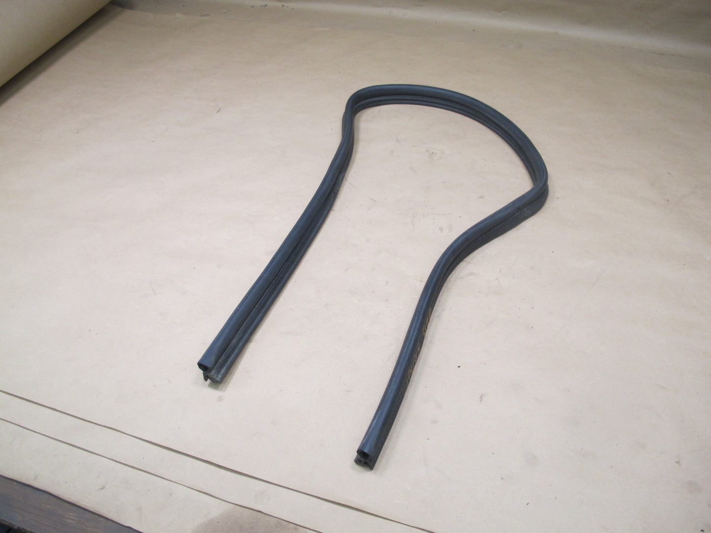 96-02 BMW E36/7 Z3 Hood Bonnet Weatherstrip Rubber Seal Set OEM