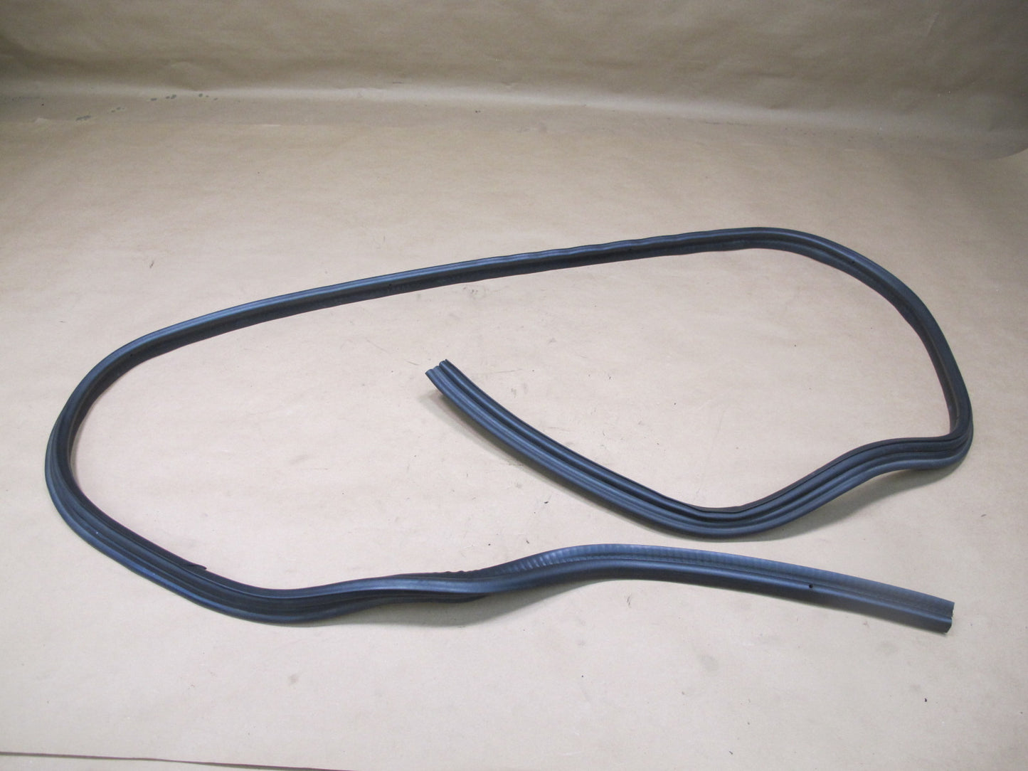 96-02 BMW E36/7 Z3 Set of 2 Rear Trunk Weatherstrip Rubber Seal OEM