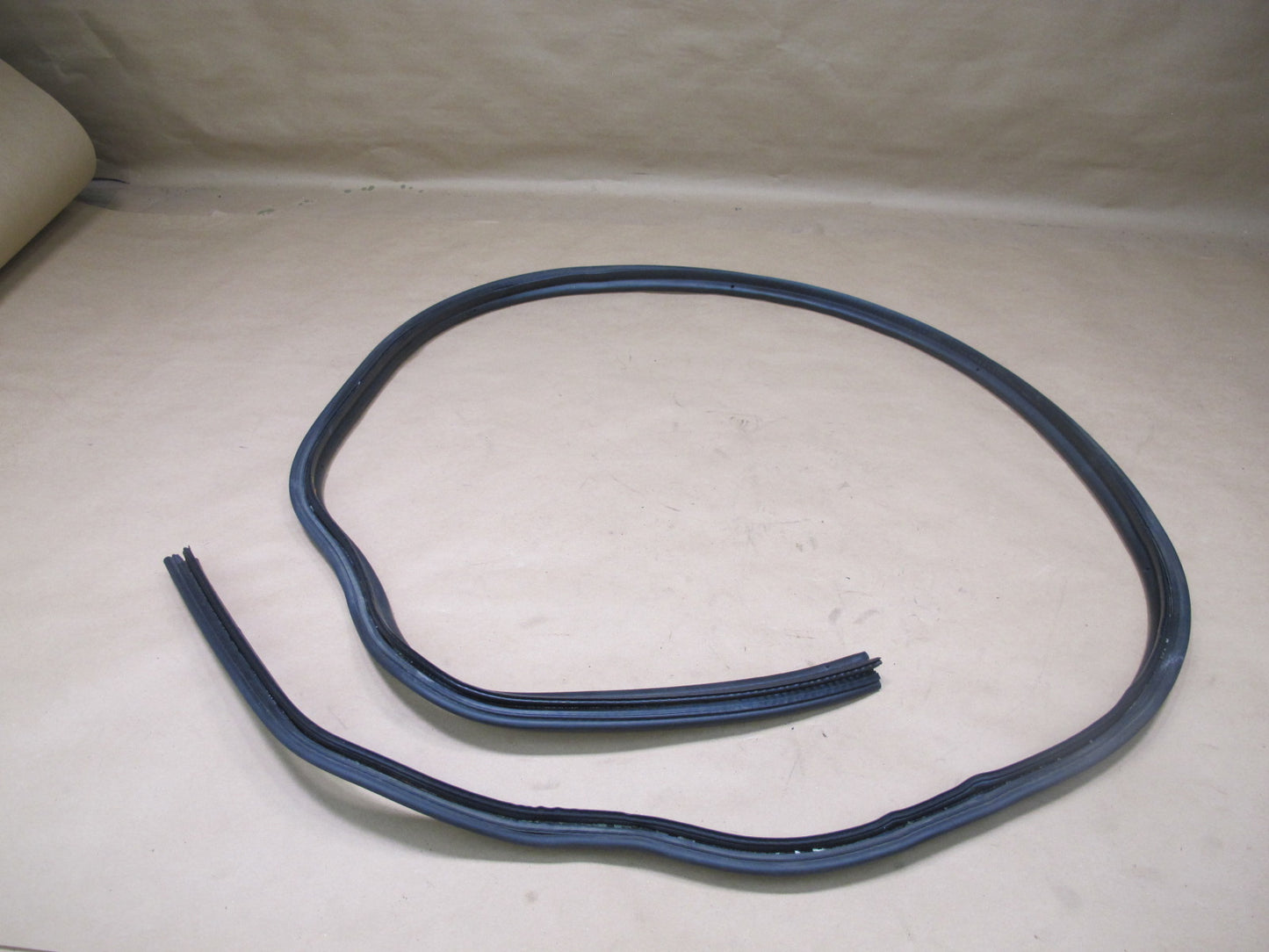 96-02 BMW E36/7 Z3 Set of 2 Rear Trunk Weatherstrip Rubber Seal OEM