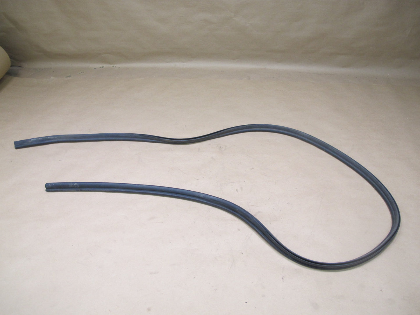 96-02 BMW E36/7 Z3 Set of 2 Rear Trunk Weatherstrip Rubber Seal OEM