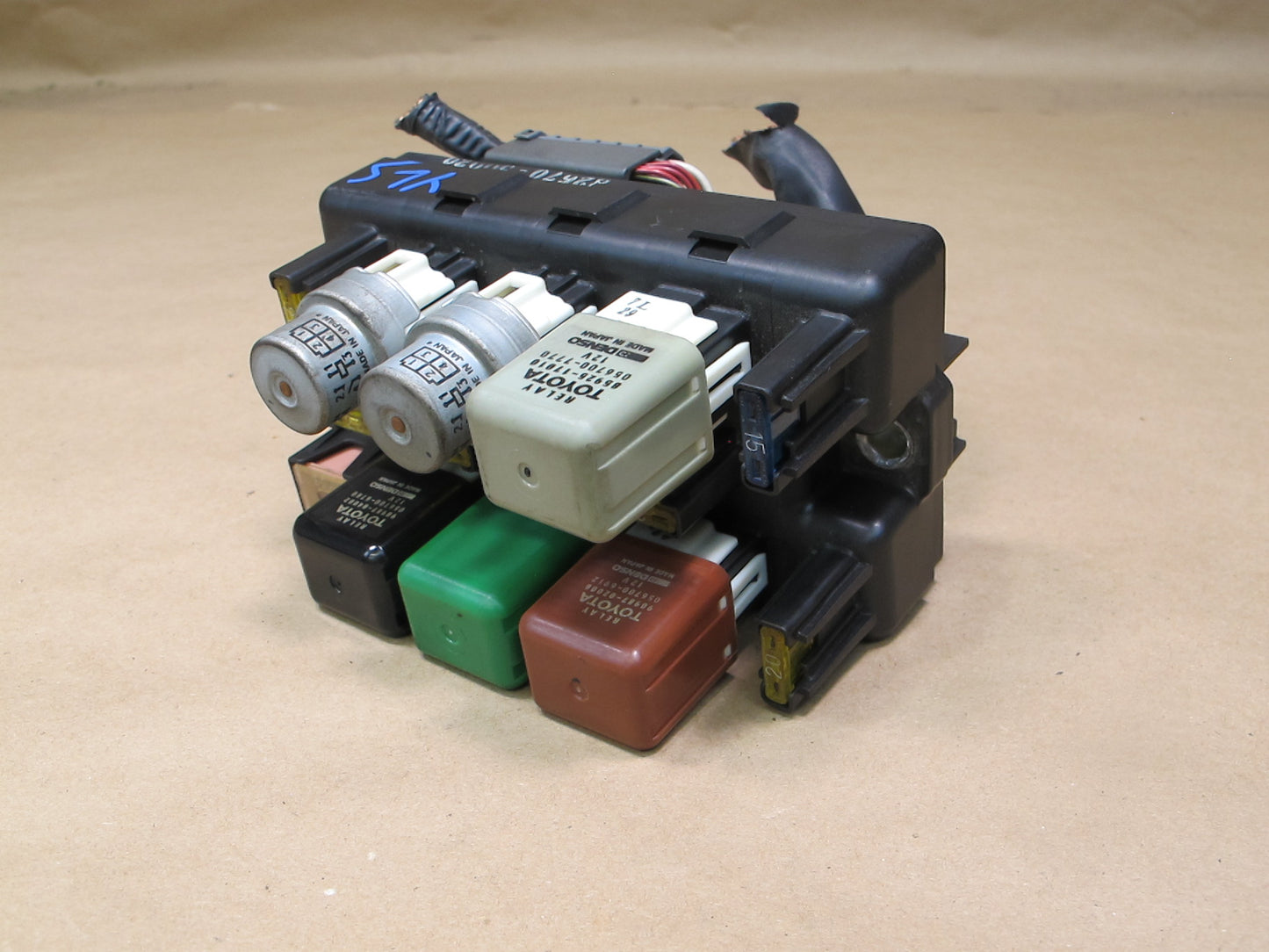 90-94 Lexus UCF10 LS400 Engine Bay Fuse Relay Box Module 82670-50020 OEM