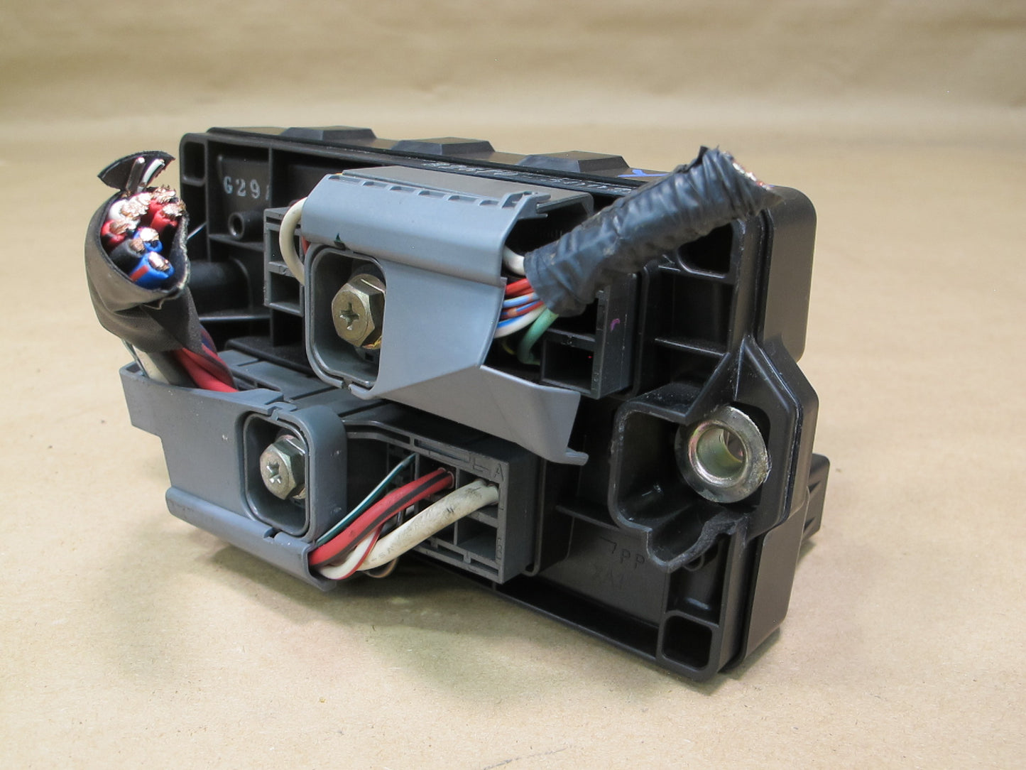 90-94 Lexus UCF10 LS400 Engine Bay Fuse Relay Box Module 82670-50020 OEM