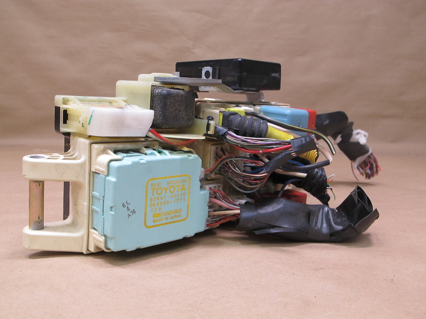 90-94 Lexus UCF10 LS400 Interior Fuse Relay Box w Power Steering Module OEM