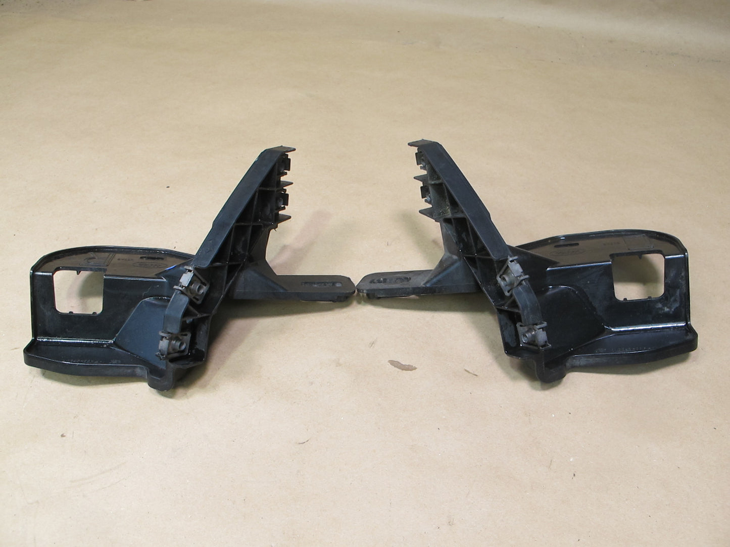 12-18 Range Rover Evoque L538 Set of 2 Front Fender Mount Bracket Holder OEM