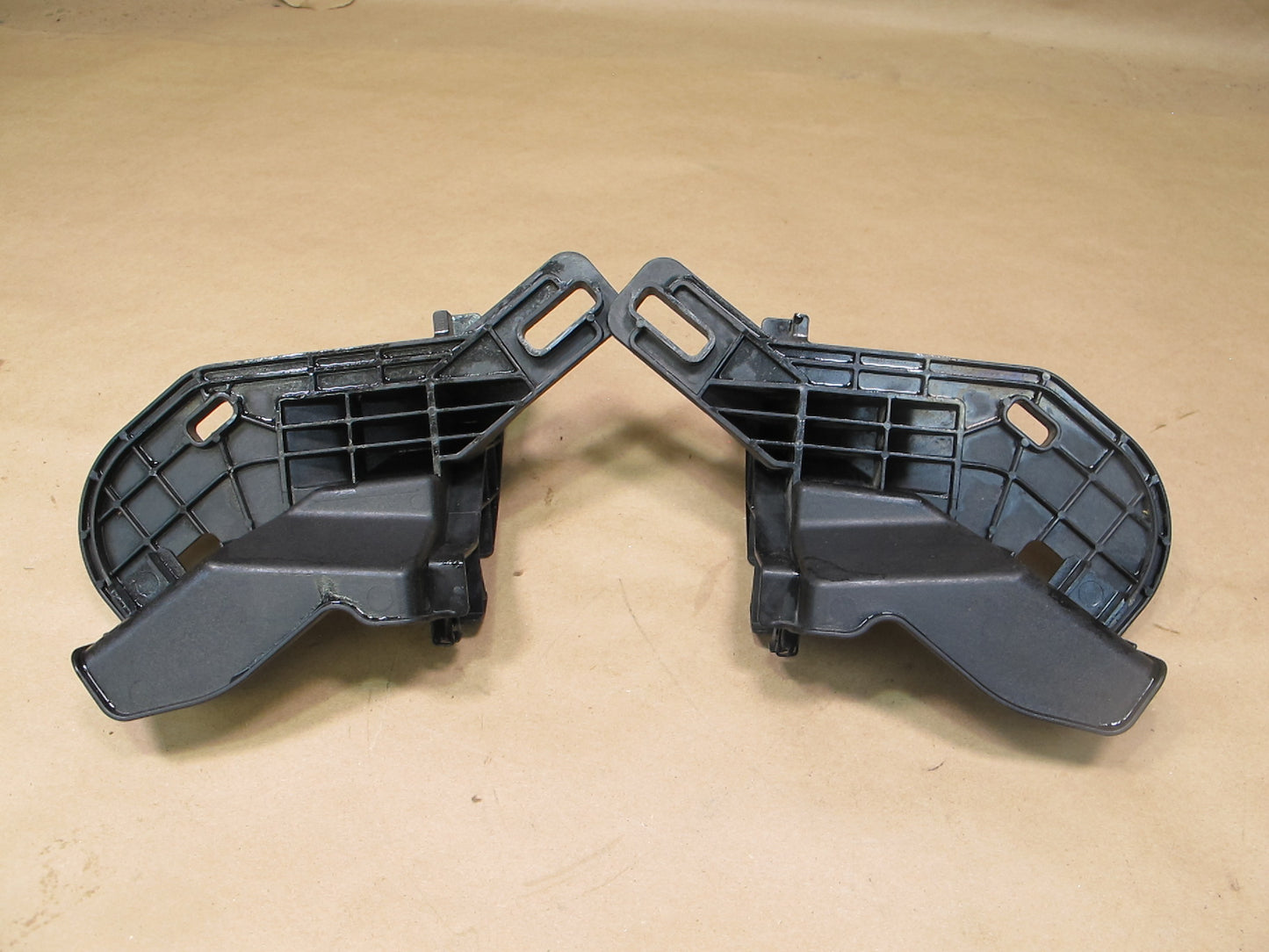 12-18 Range Rover Evoque L538 Set of 2 Front Fender Mount Bracket Holder OEM