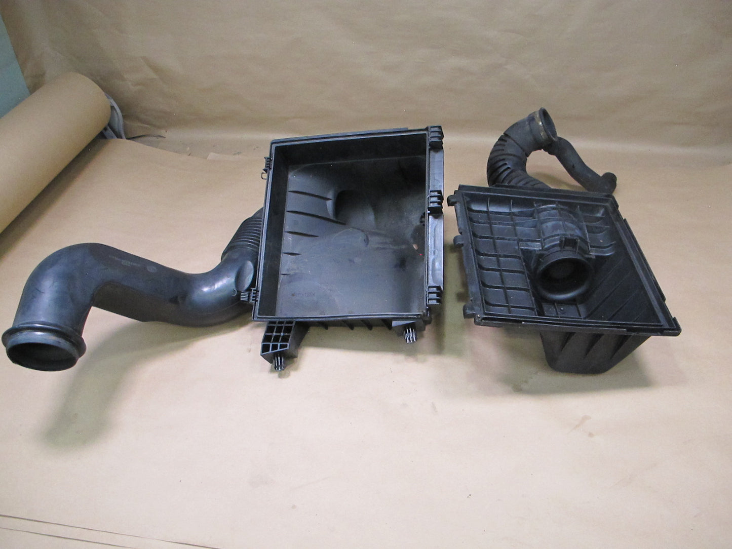 03-06 Dodge Sprinter Air Intake Cleaner Filter Box Assembly OEM