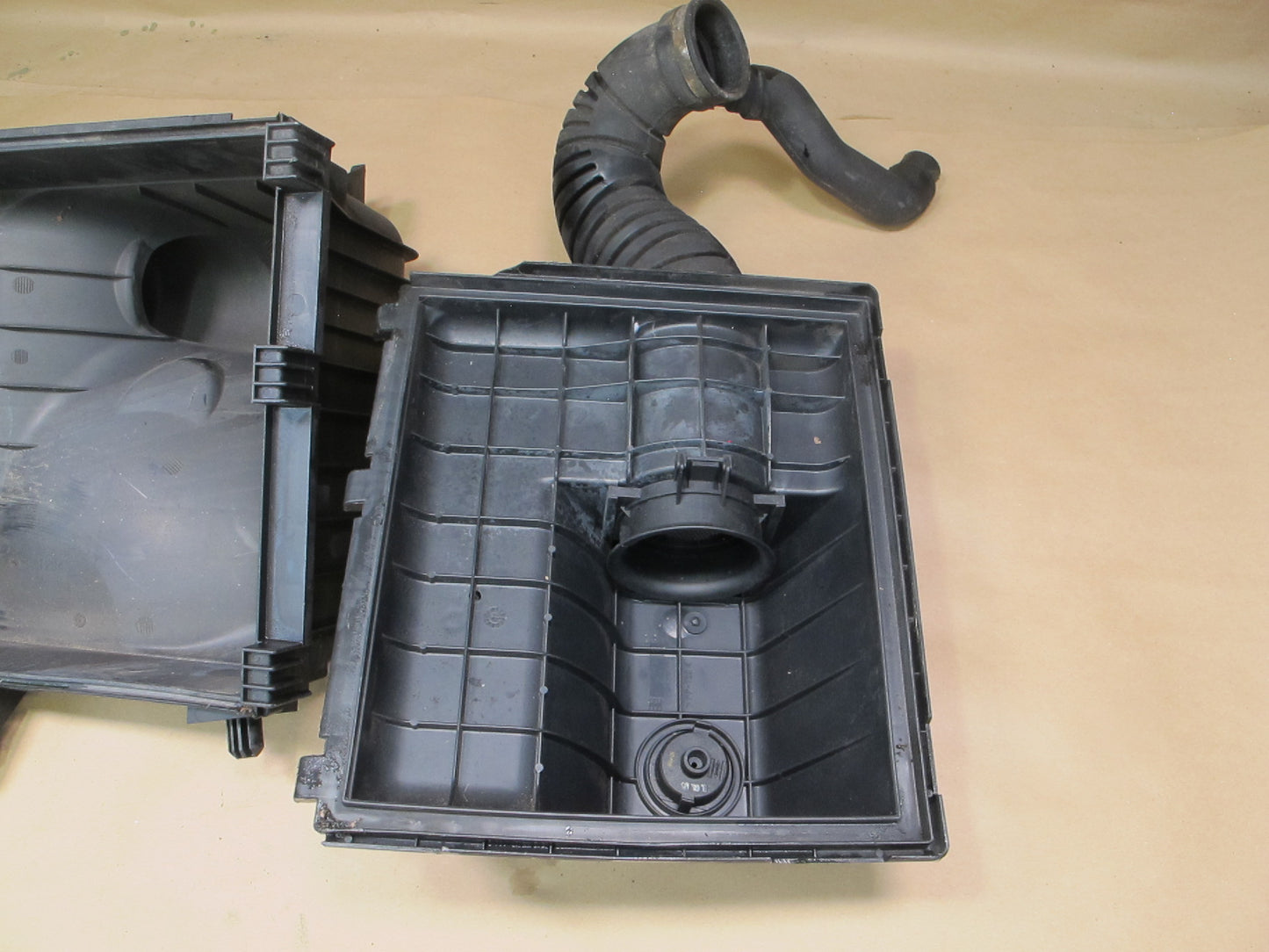 03-06 Dodge Sprinter Air Intake Cleaner Filter Box Assembly OEM