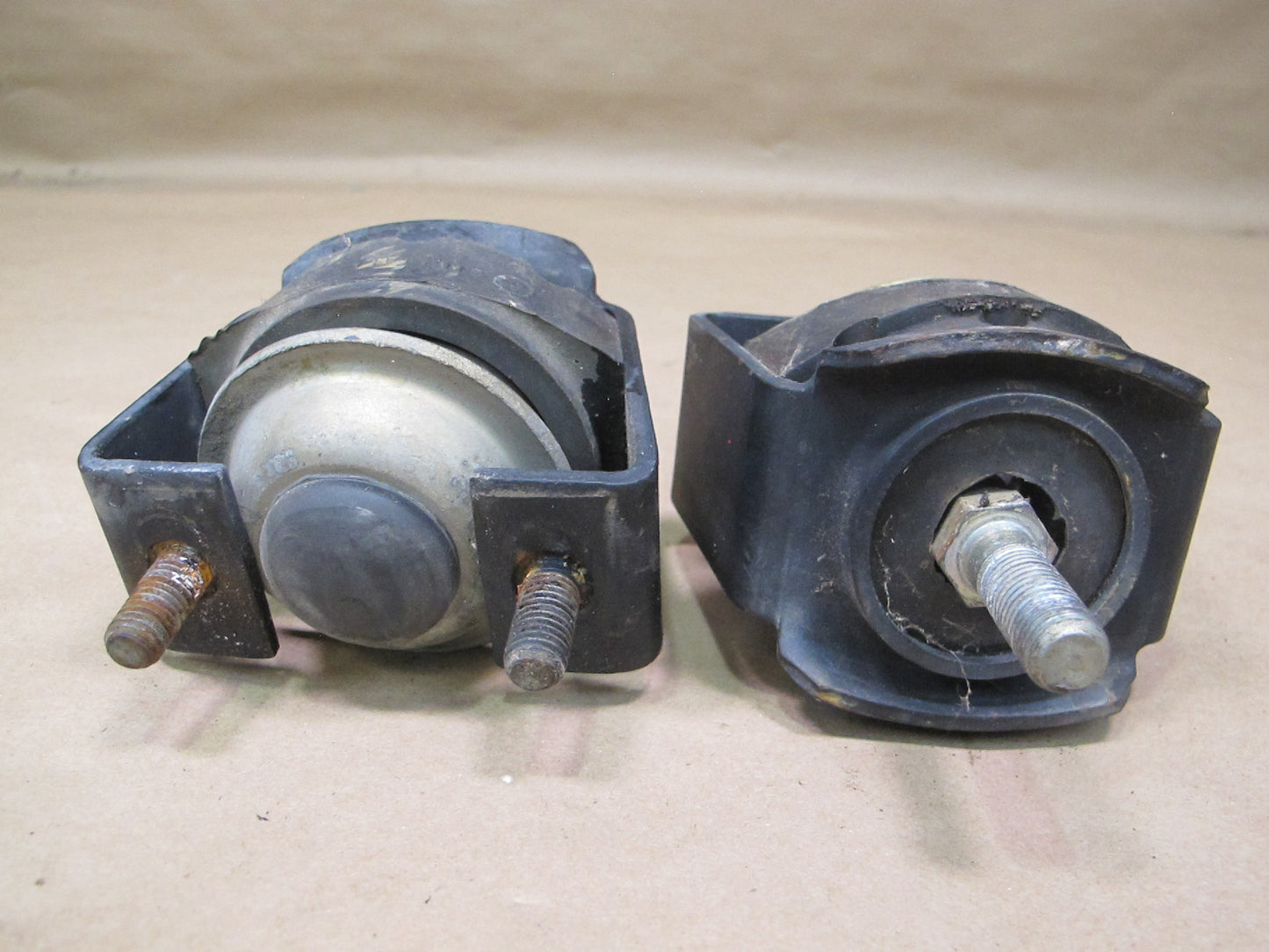 80-82 Porsche 924 2.0L VC Set of 2 Left & Right Engine Motor Mount OEM