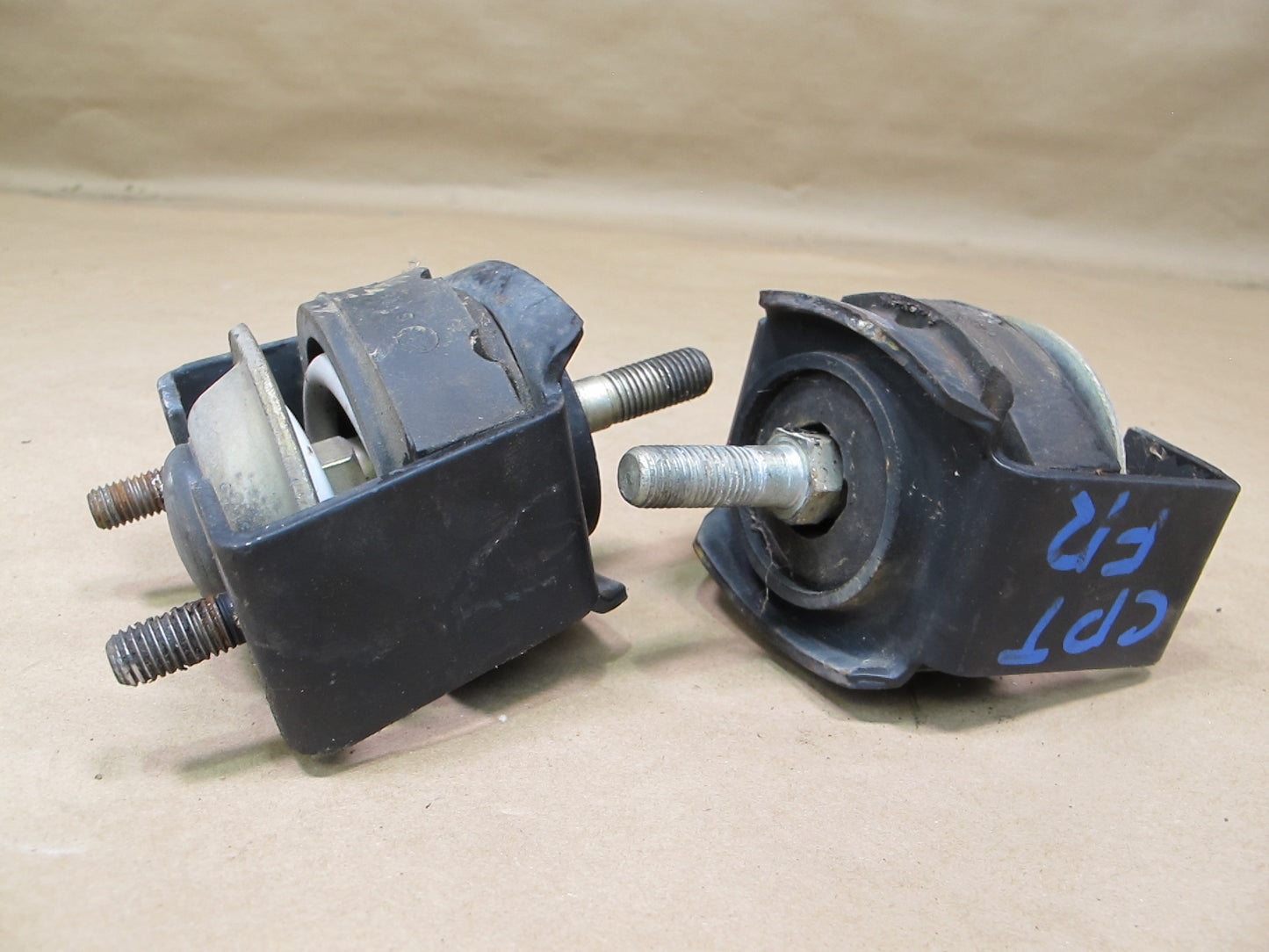 80-82 Porsche 924 2.0L VC Set of 2 Left & Right Engine Motor Mount OEM