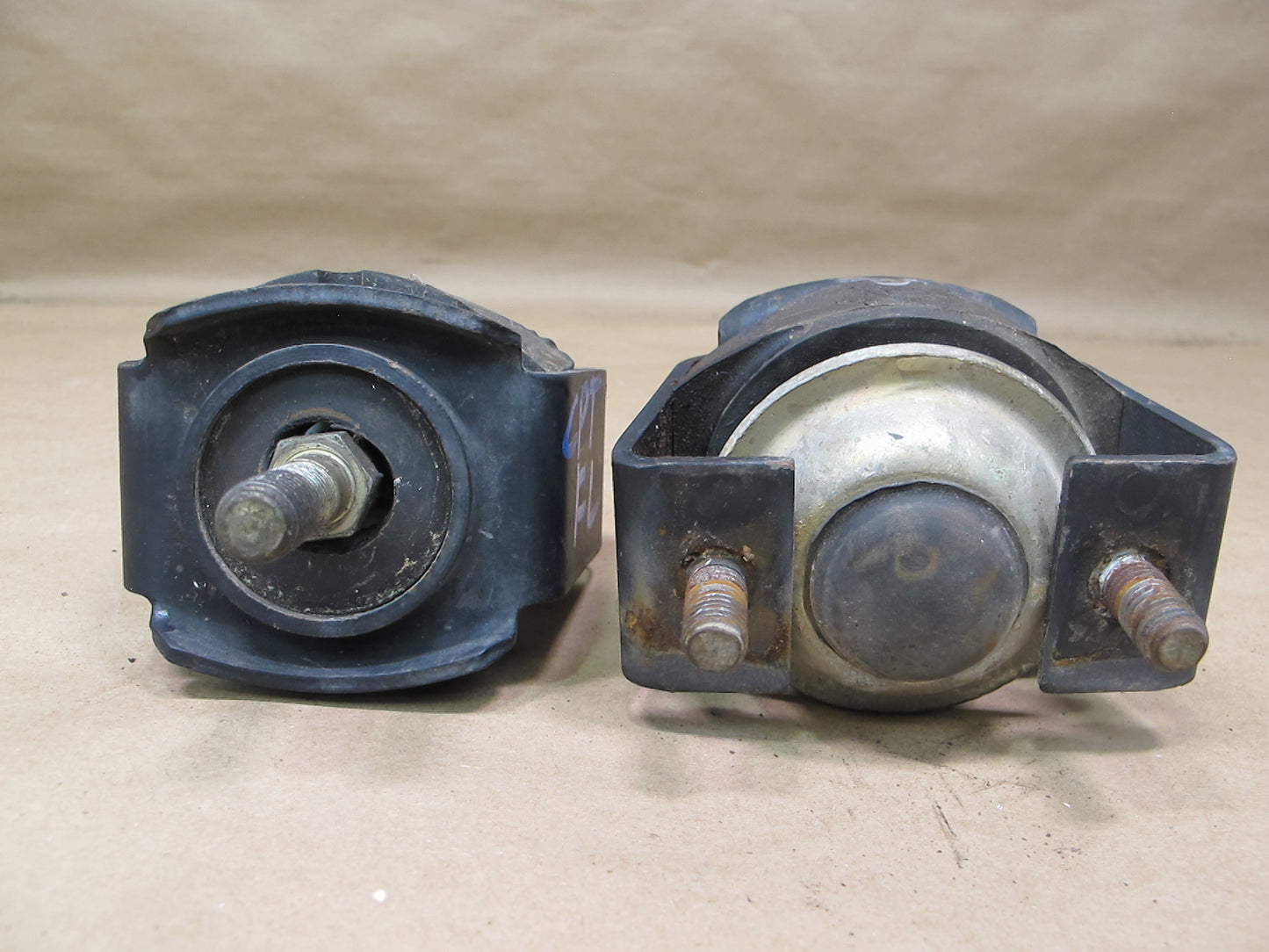 80-82 Porsche 924 2.0L VC Set of 2 Left & Right Engine Motor Mount OEM