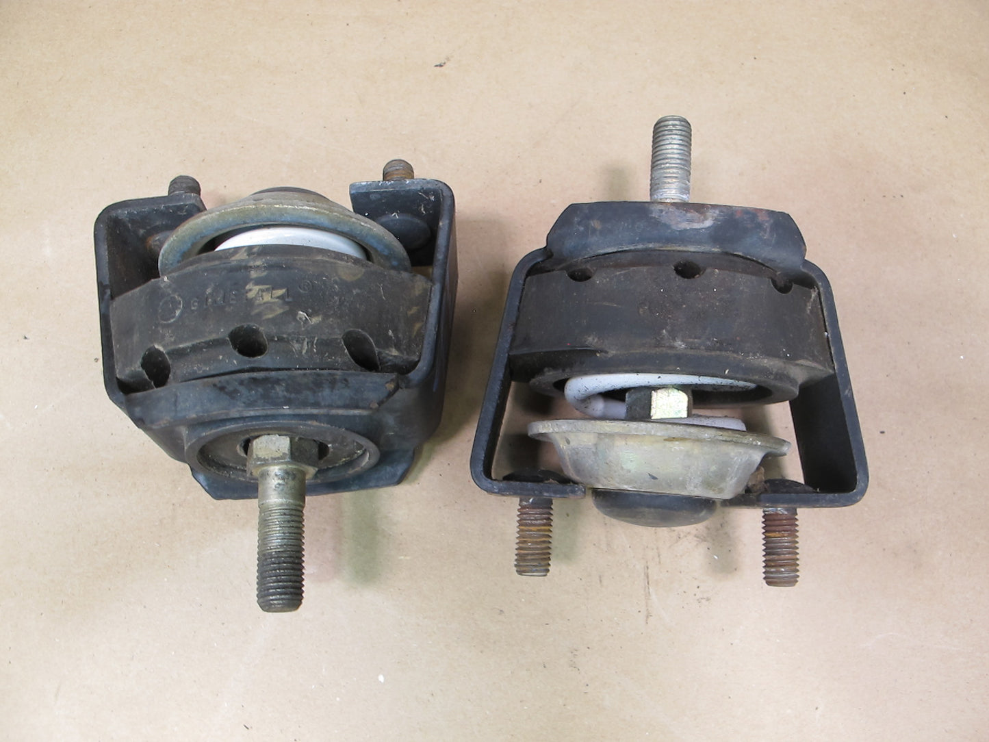 80-82 Porsche 924 2.0L VC Set of 2 Left & Right Engine Motor Mount OEM