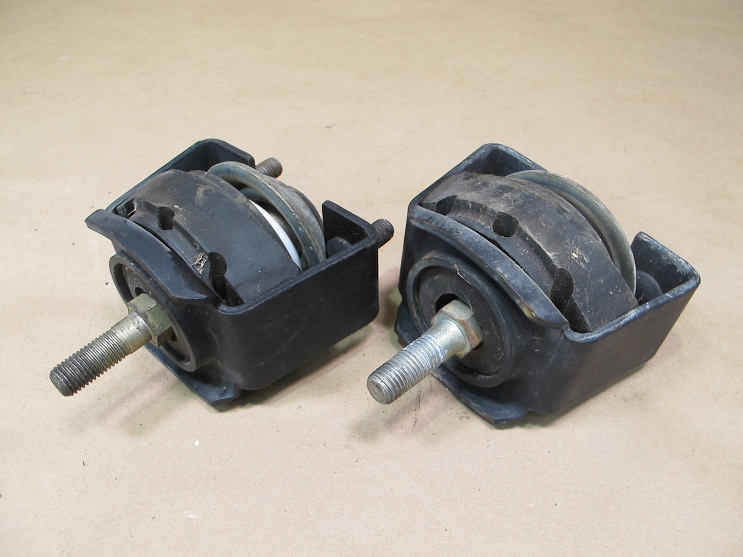 80-82 Porsche 924 2.0L VC Set of 2 Left & Right Engine Motor Mount OEM