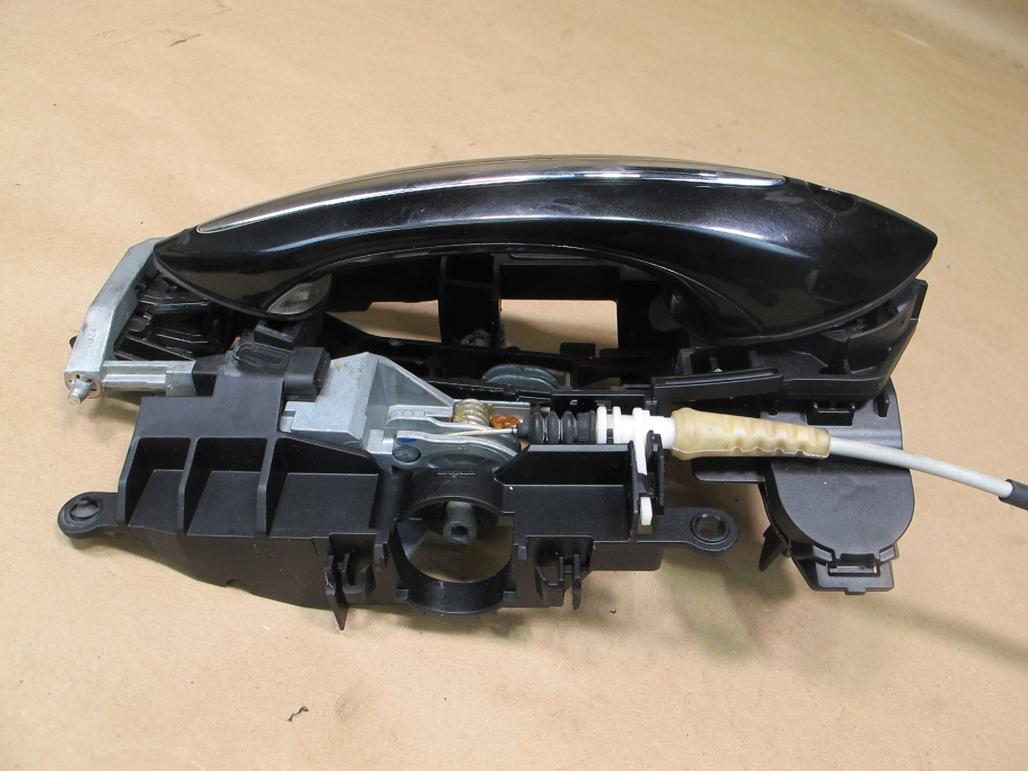 12-18 BMW F12 F13 6-SERIES Front Left Side Exterior Door Handle Carrier OEM