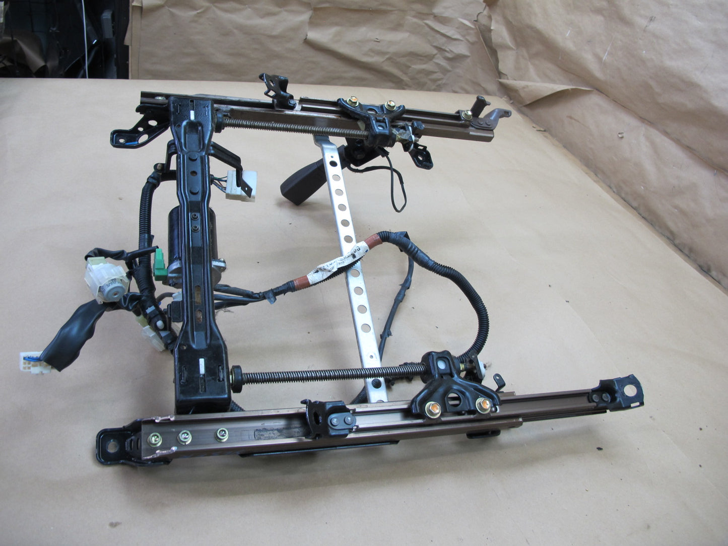 90-92 Lexus LS400 Front Right Seat Lower Frame Track Rail w Motor & Wire OEM