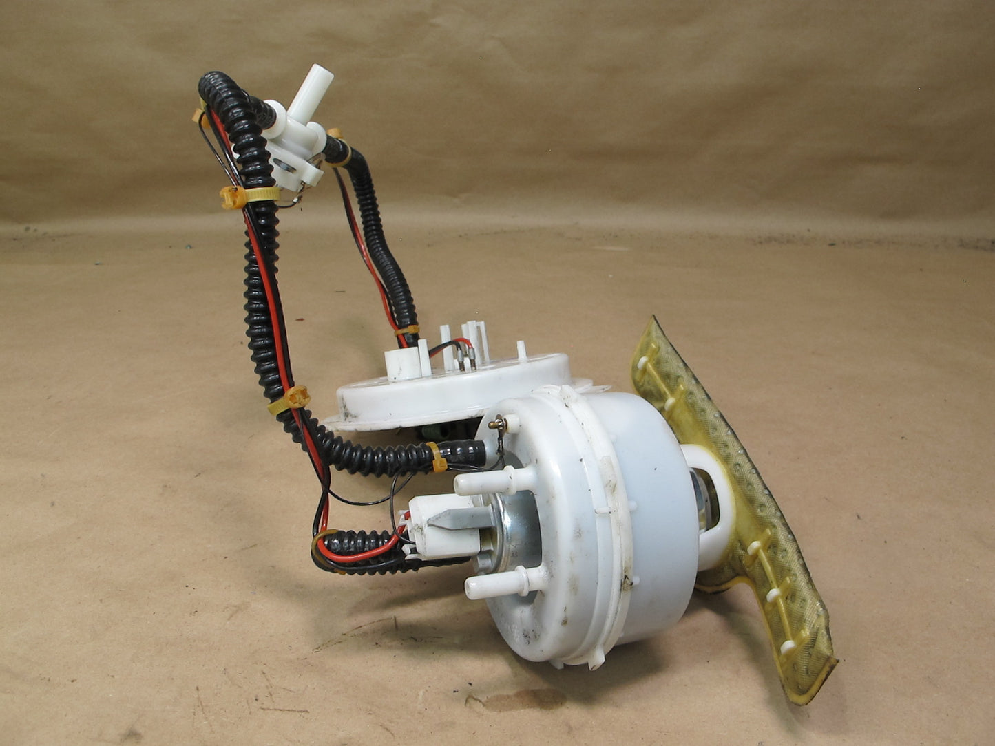 12-18 BMW F12 F13 6-SERIES N63 Engine Fuel Pump Sending Unit Assembly OEM