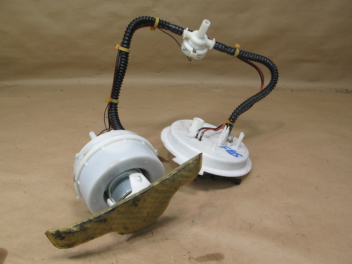 12-18 BMW F12 F13 6-SERIES N63 Engine Fuel Pump Sending Unit Assembly OEM