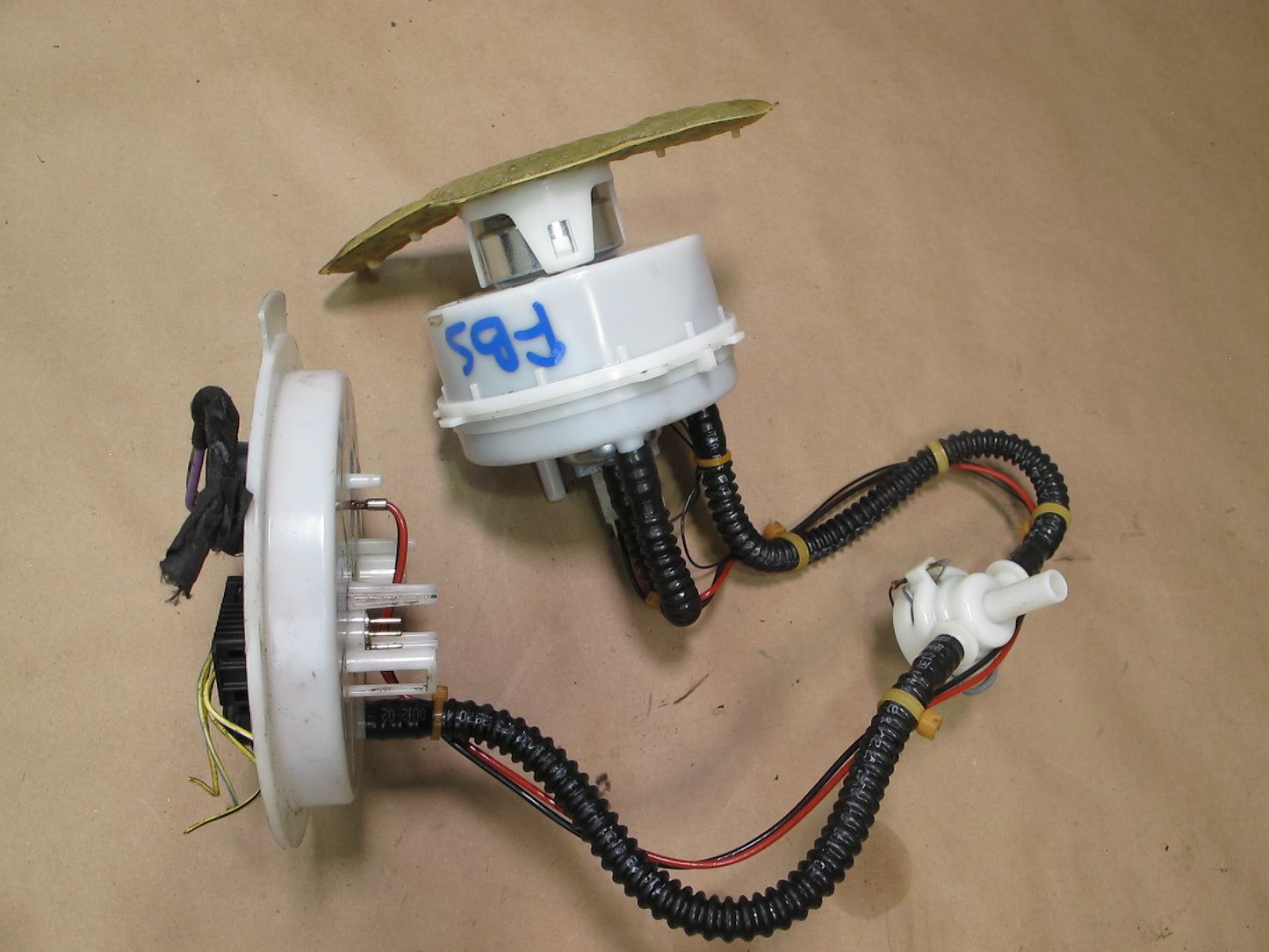 12-18 BMW F12 F13 6-SERIES N63 Engine Fuel Pump Sending Unit Assembly OEM