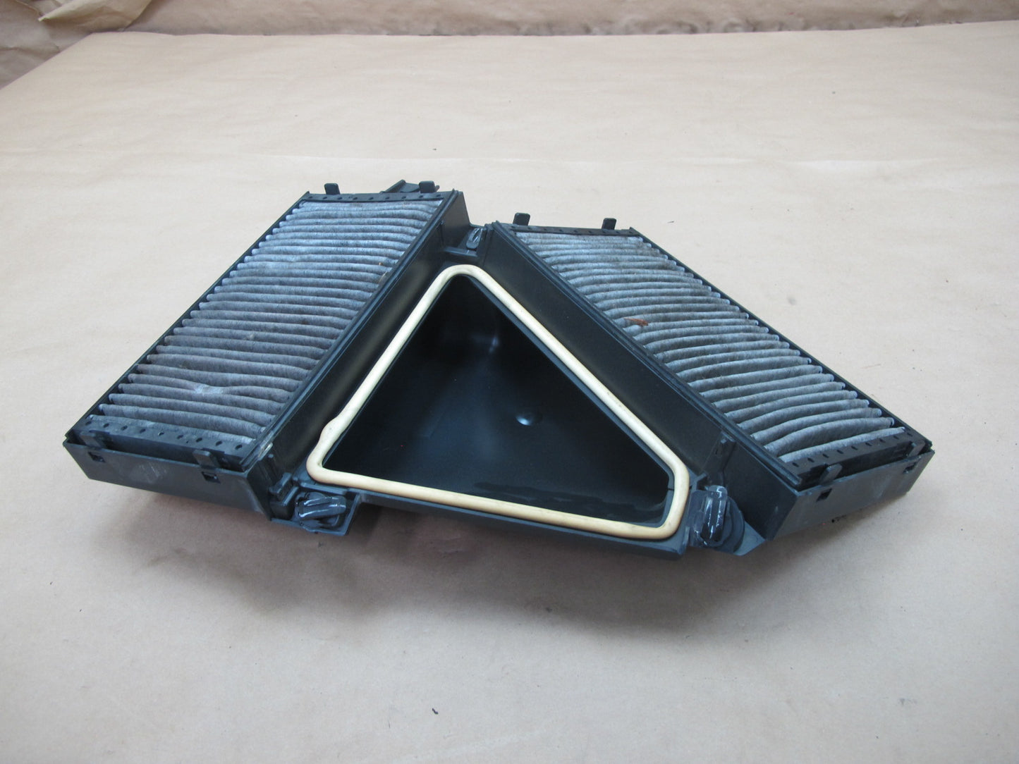 2008-2014 BMW E71 E72 X6 Cabin Upper Microfilter Air Filter Housing Cover