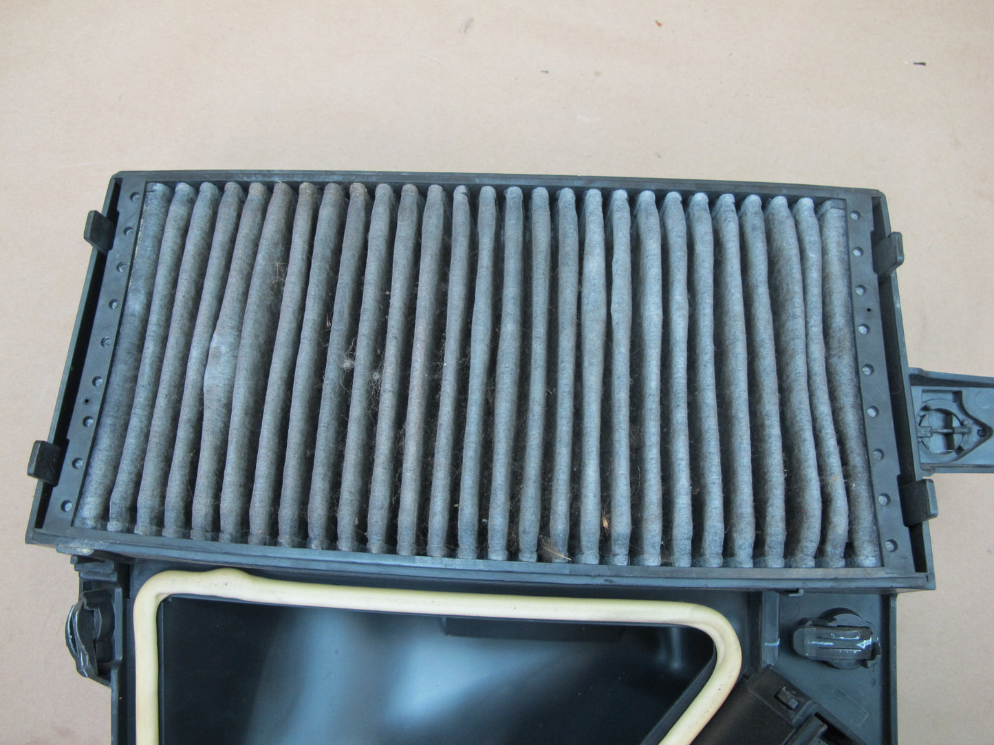 2008-2014 BMW E71 E72 X6 Cabin Upper Microfilter Air Filter Housing Cover