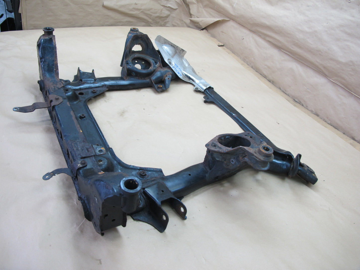 07-11 BMW E90 E91 E92 AWD Front Axle Support Crossmember Cradle 6776763 OEM