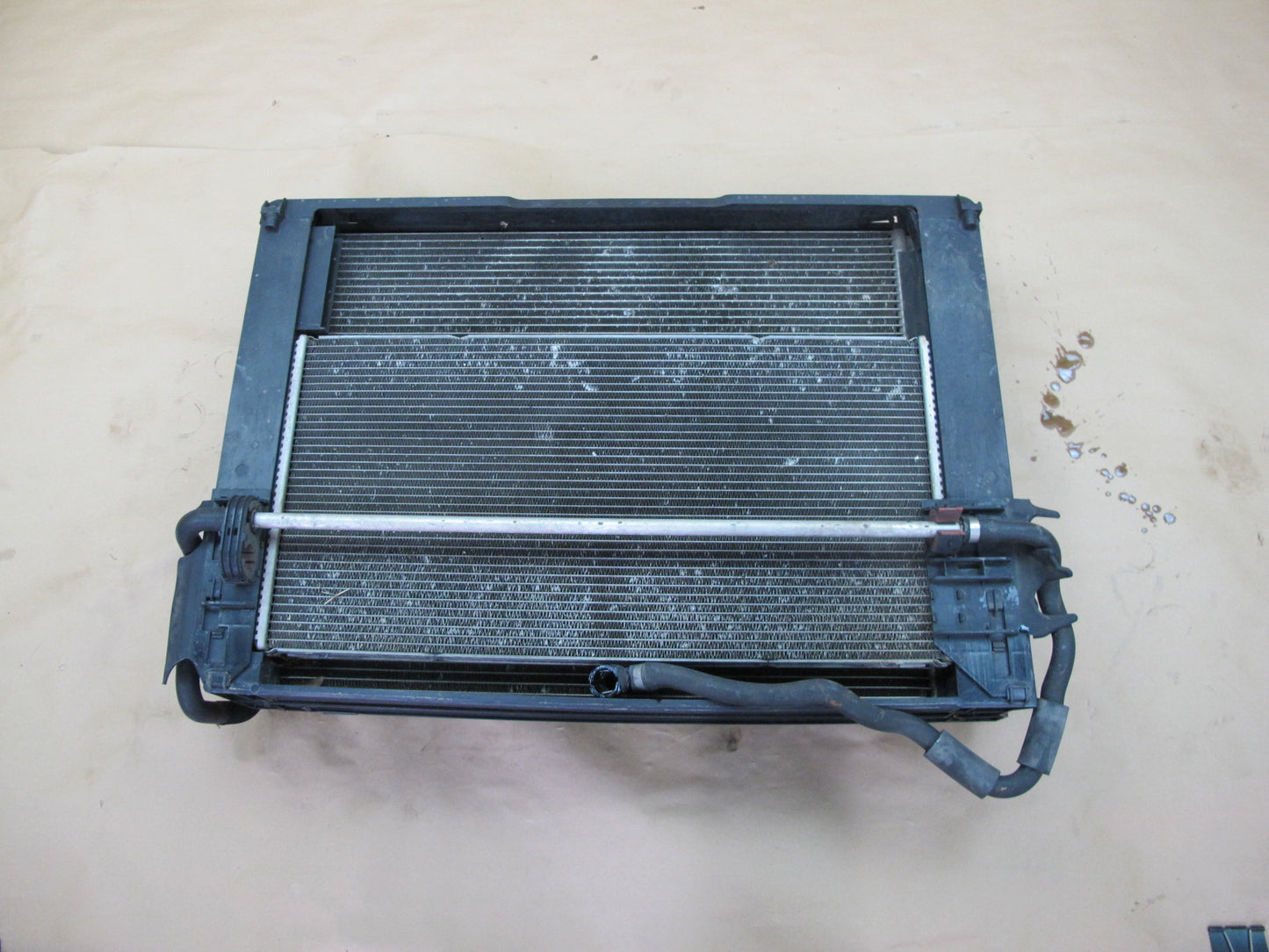 12-18 BMW F06 F12 F13 650i 650iX Engine Cooling Radiator Condenser w Mount OEM