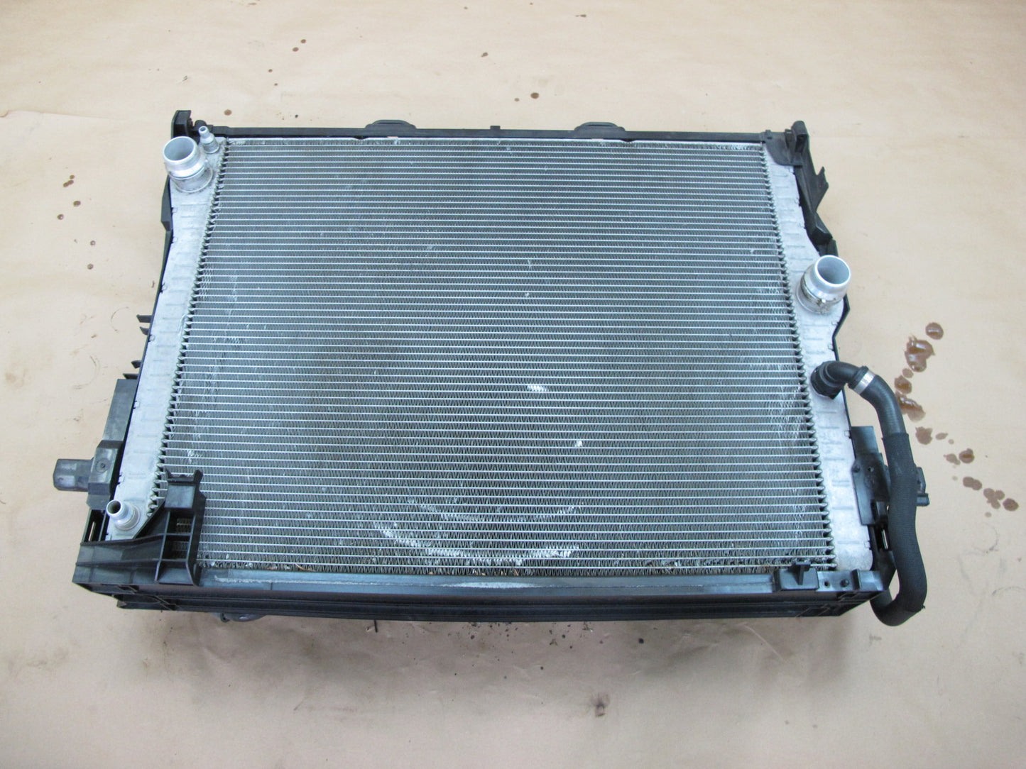 12-18 BMW F06 F12 F13 650i 650iX Engine Cooling Radiator Condenser w Mount OEM