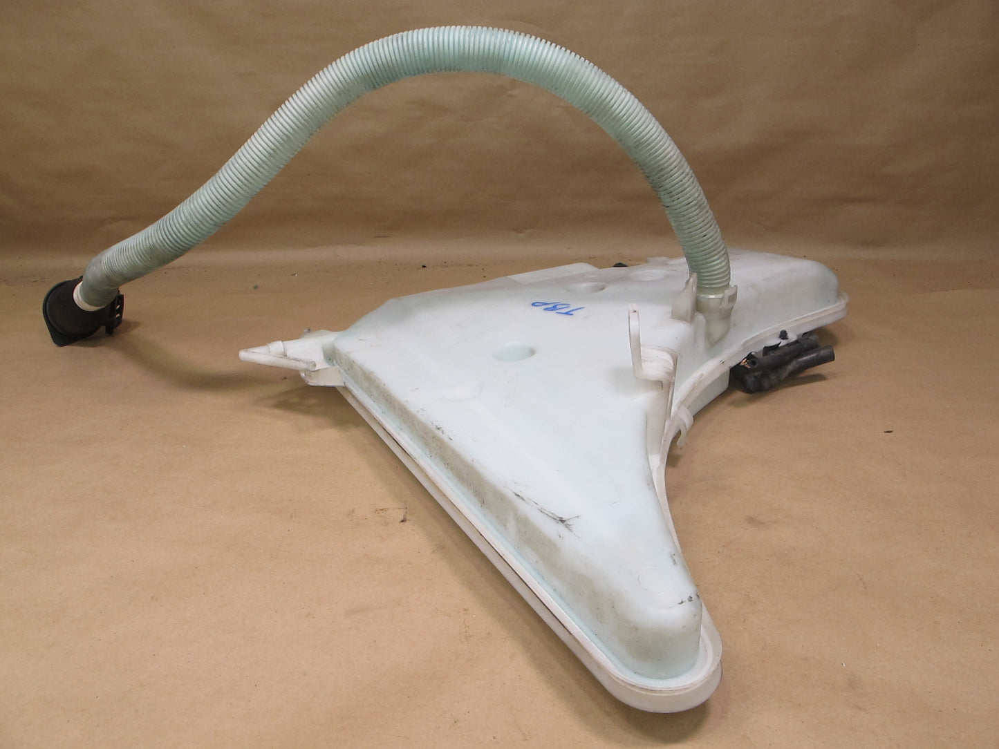 07-11 BMW E92 E93 3-SERIES Windshield Washer Fluid Reservoir w Neck & Pump OEM