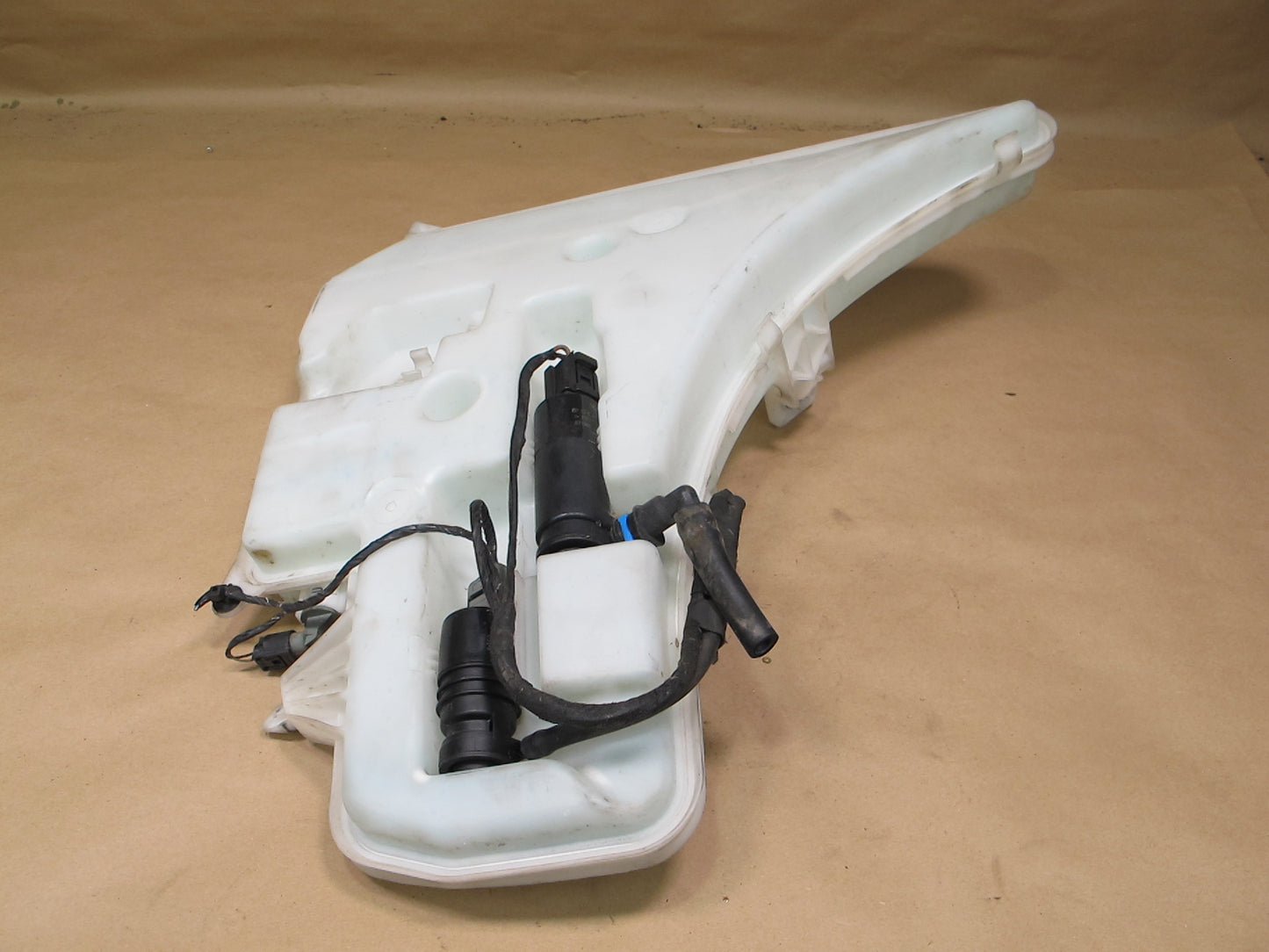 07-11 BMW E92 E93 3-SERIES Windshield Washer Fluid Reservoir w Neck & Pump OEM