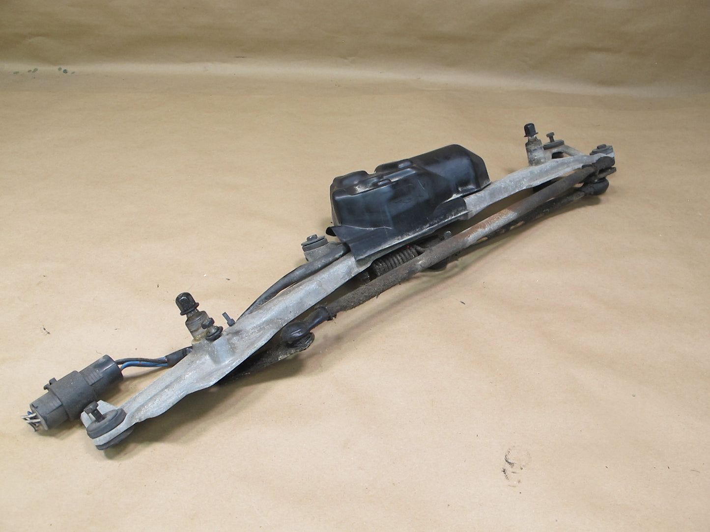 90-94 Lexus UCF10 LS400 Windshield Wiper Transmission Linkage w Motor OEM