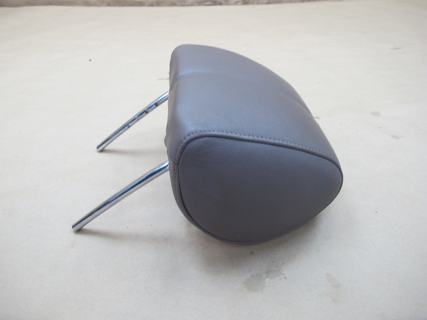 90-94 Lexus UCF10 LS400 Set of 2 Front Left & Right Leather Headrest OEM