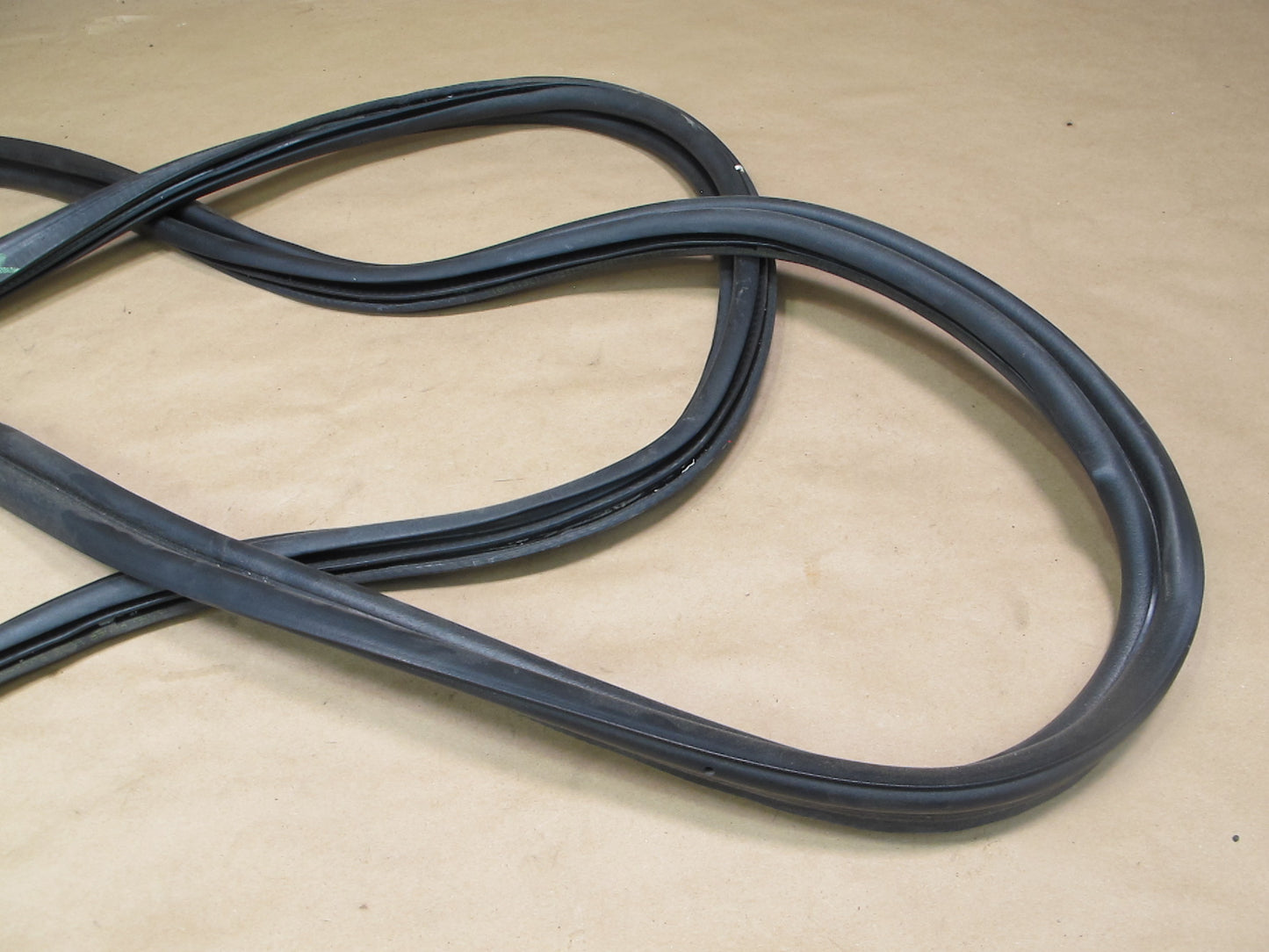 12-19 Range Rover Evoque L538 4DR Rear Trunk Weatherstrip Rubber Seal OEM