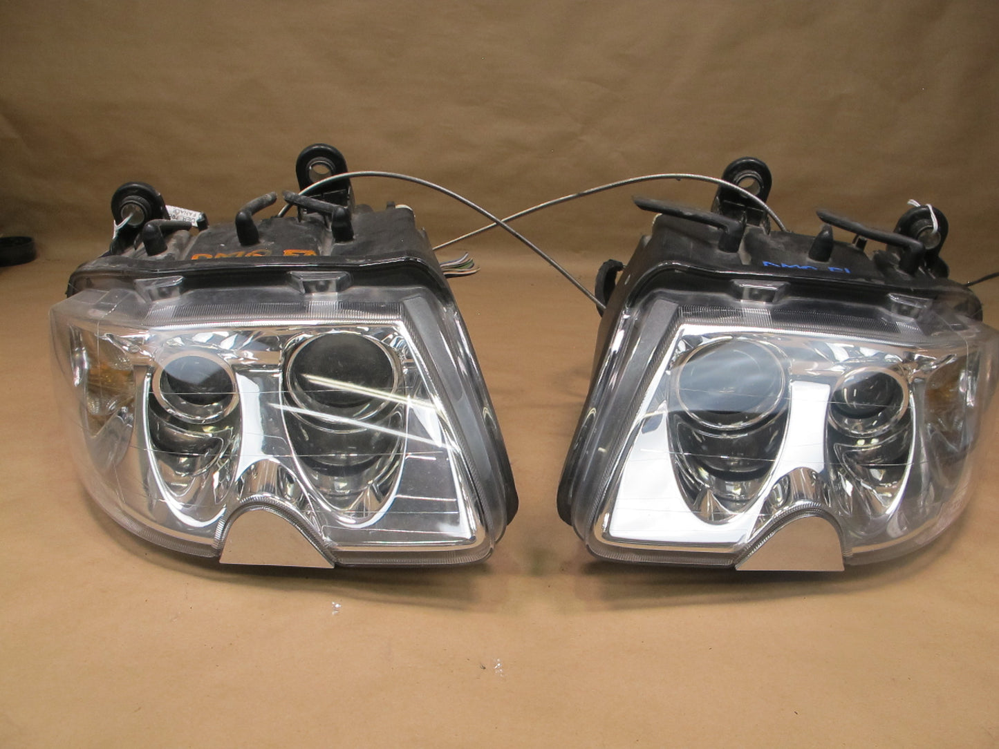 05-08 Maserati Quattroporte M139 Front Xenon HID Headlight Lamp Set of 2 OEM